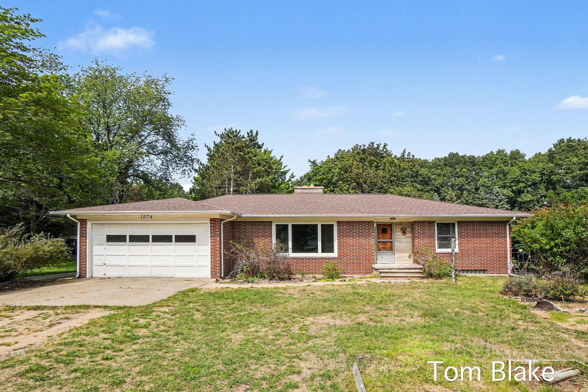 1074 Hendrick Road — photo