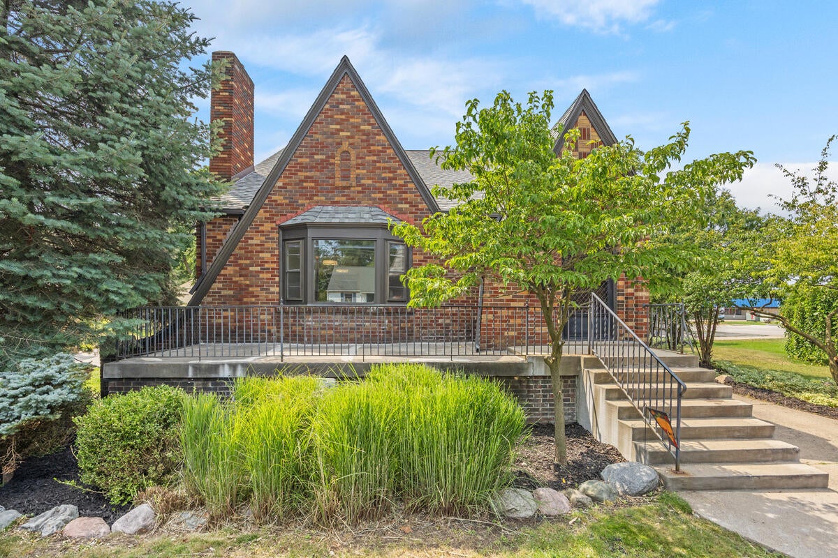 349 Baynton Avenue NE — photo