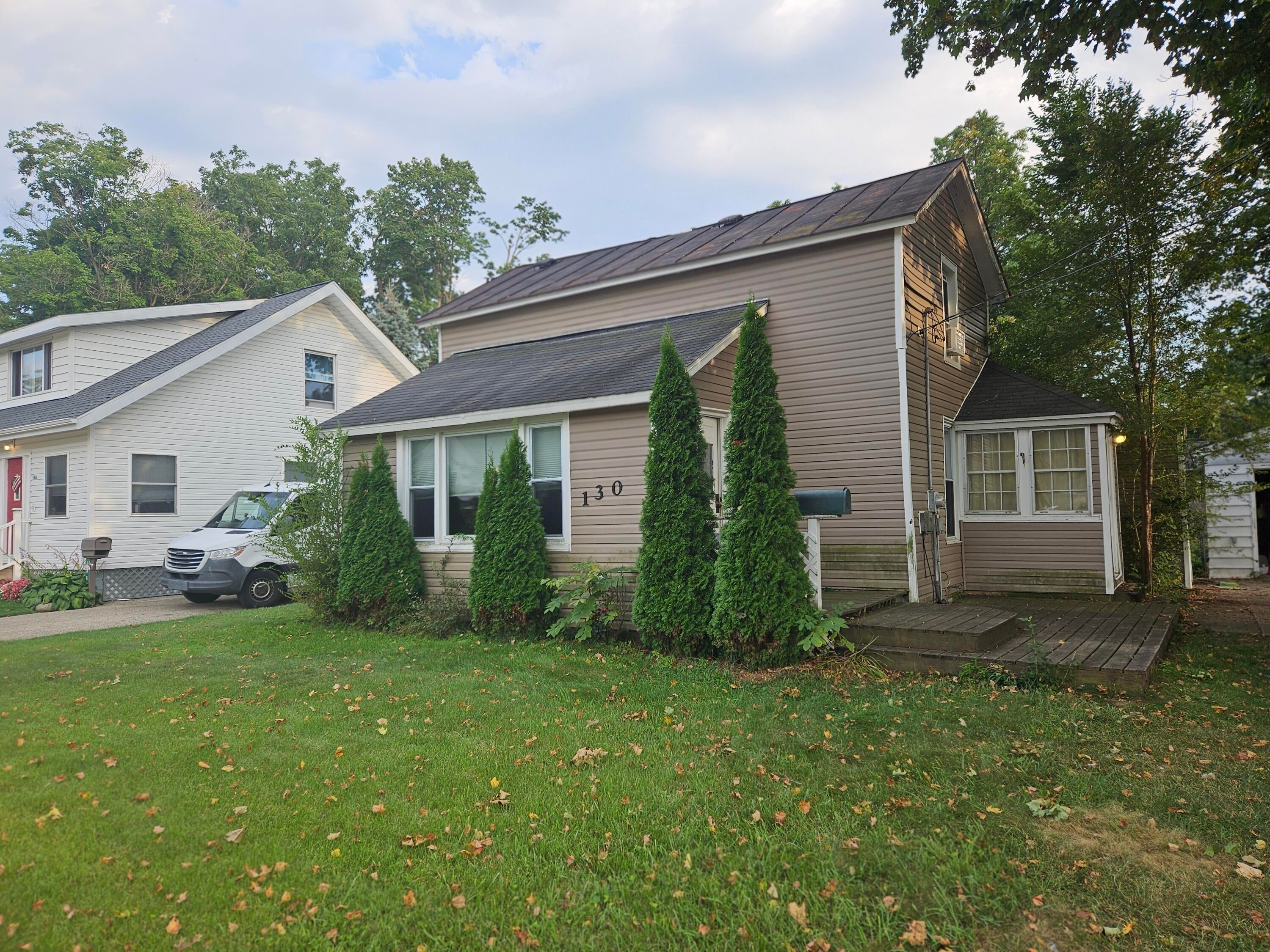 130 E Sycamore Street — photo