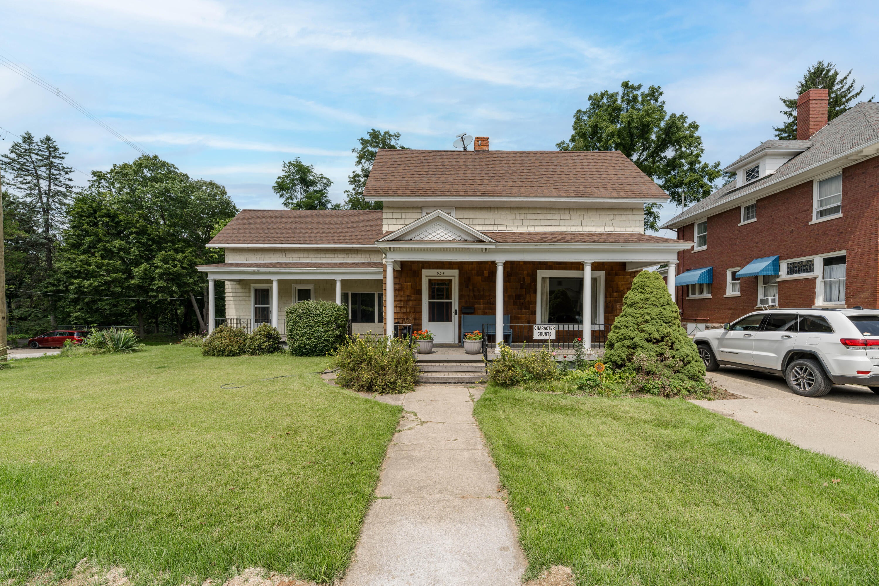 537 W Green Street — photo