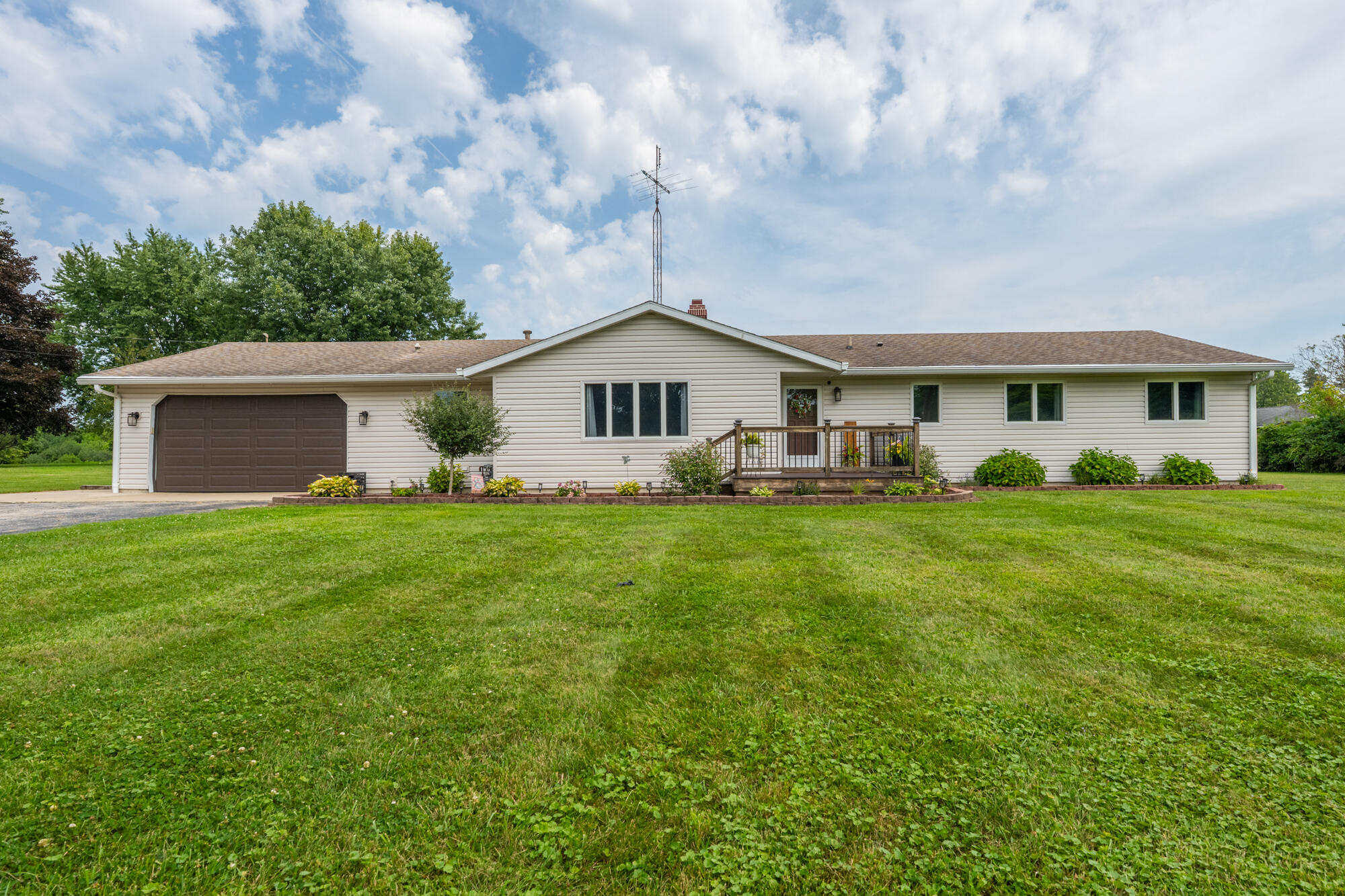 13639 S Three Oaks Road — photo