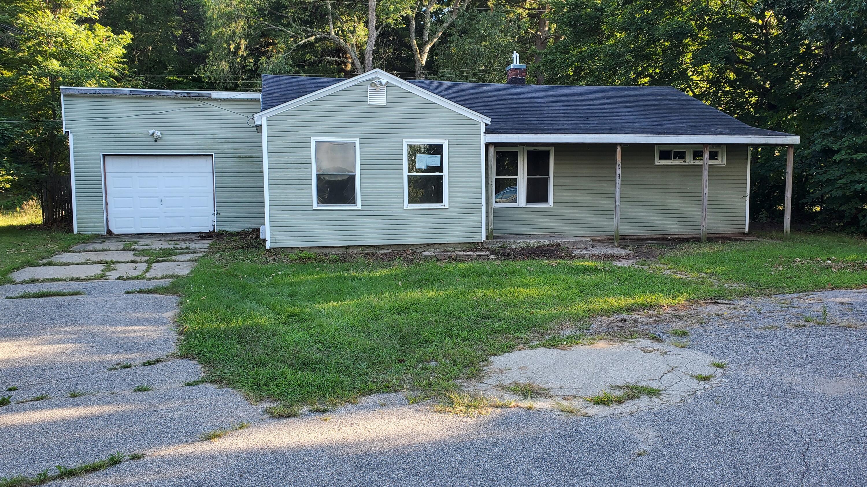5131 Grand River Drive NE — photo