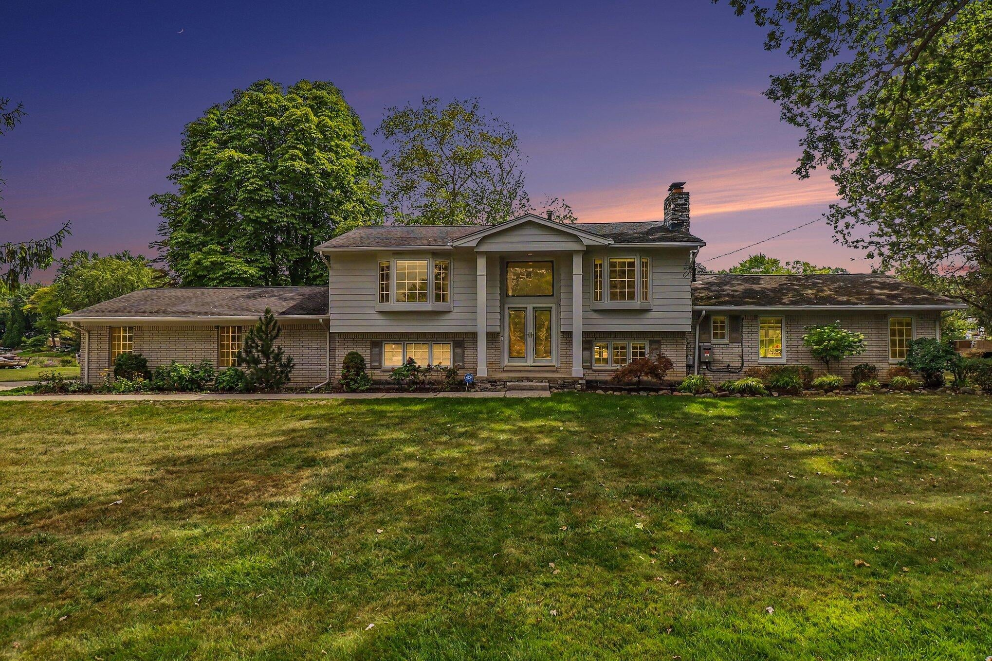 7436 Oak Bay Drive — photo