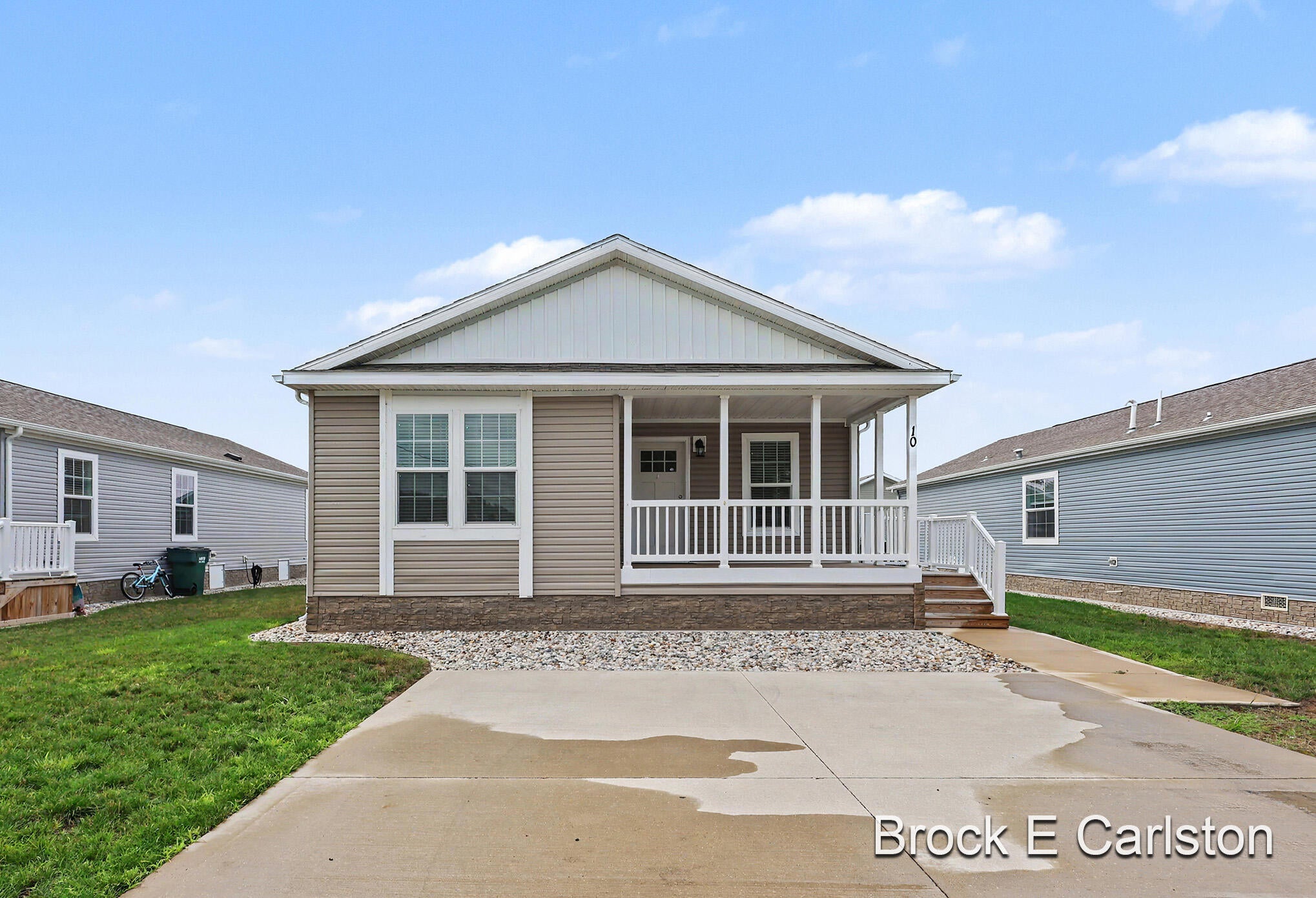 1283 E Ellis Road — photo
