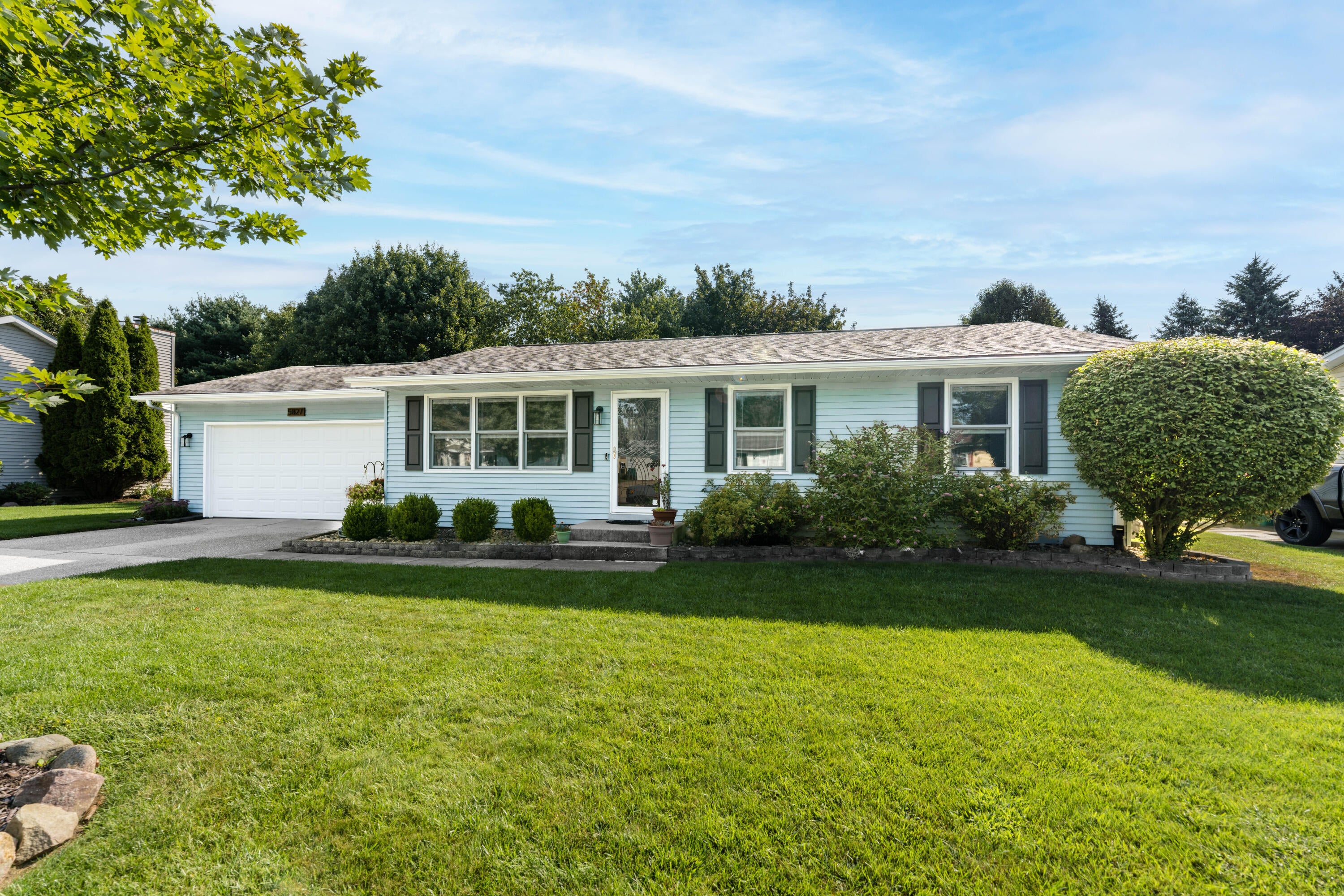 5827 Thunder Bay Street — photo