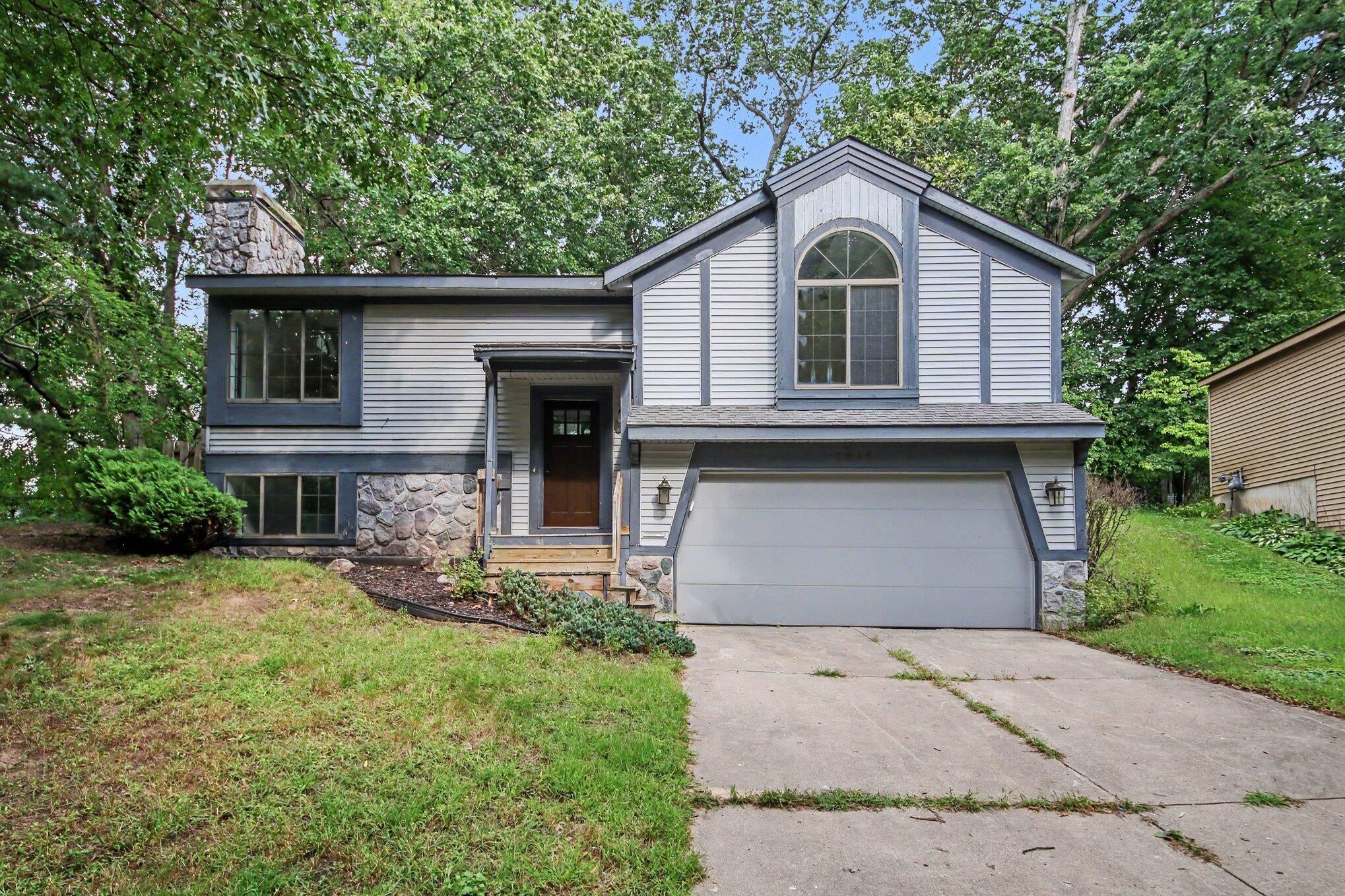 1312 Gladstone Drive SE — photo
