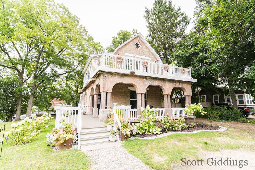 205 S Lincoln Street — photo