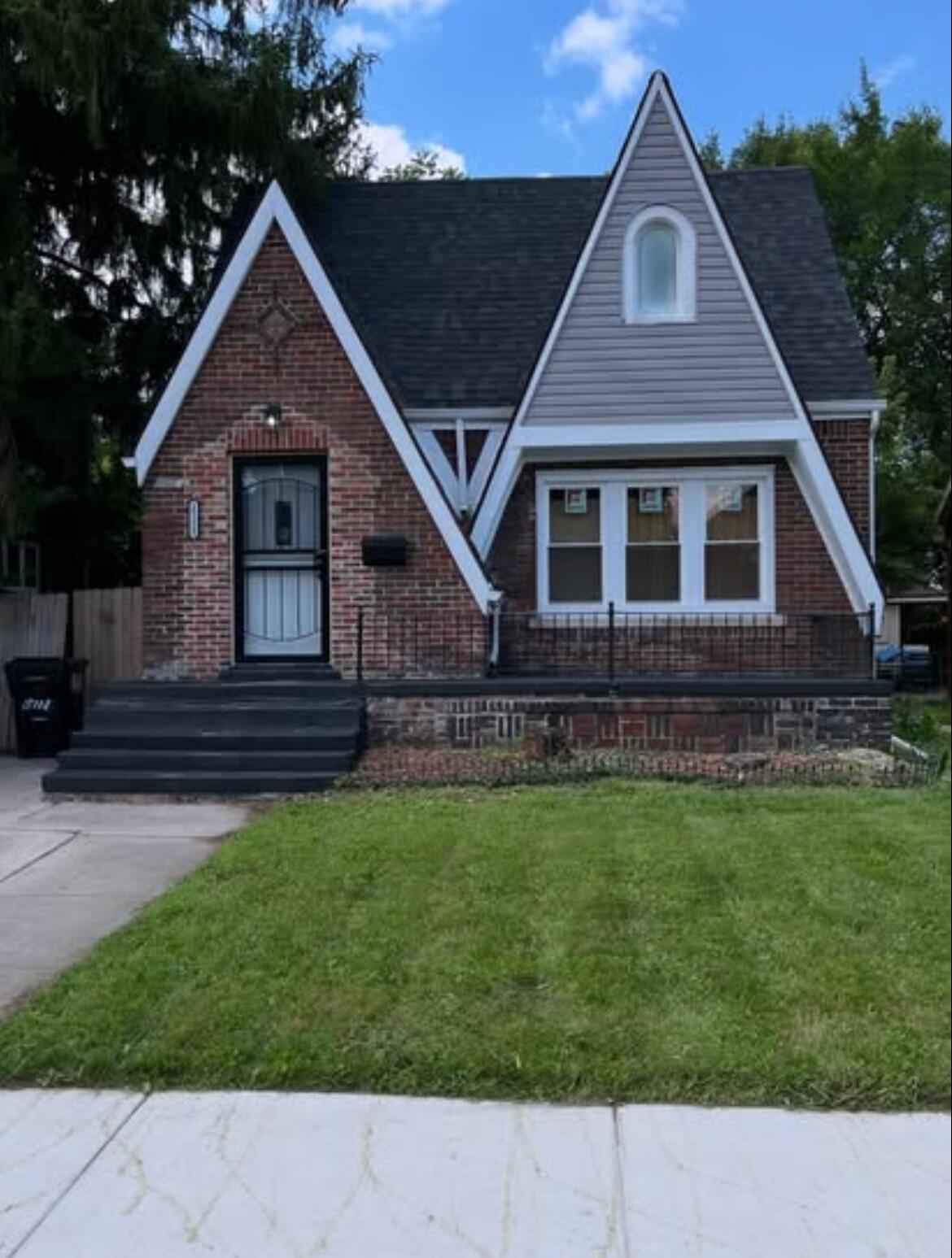 15111 Freeland Street — photo