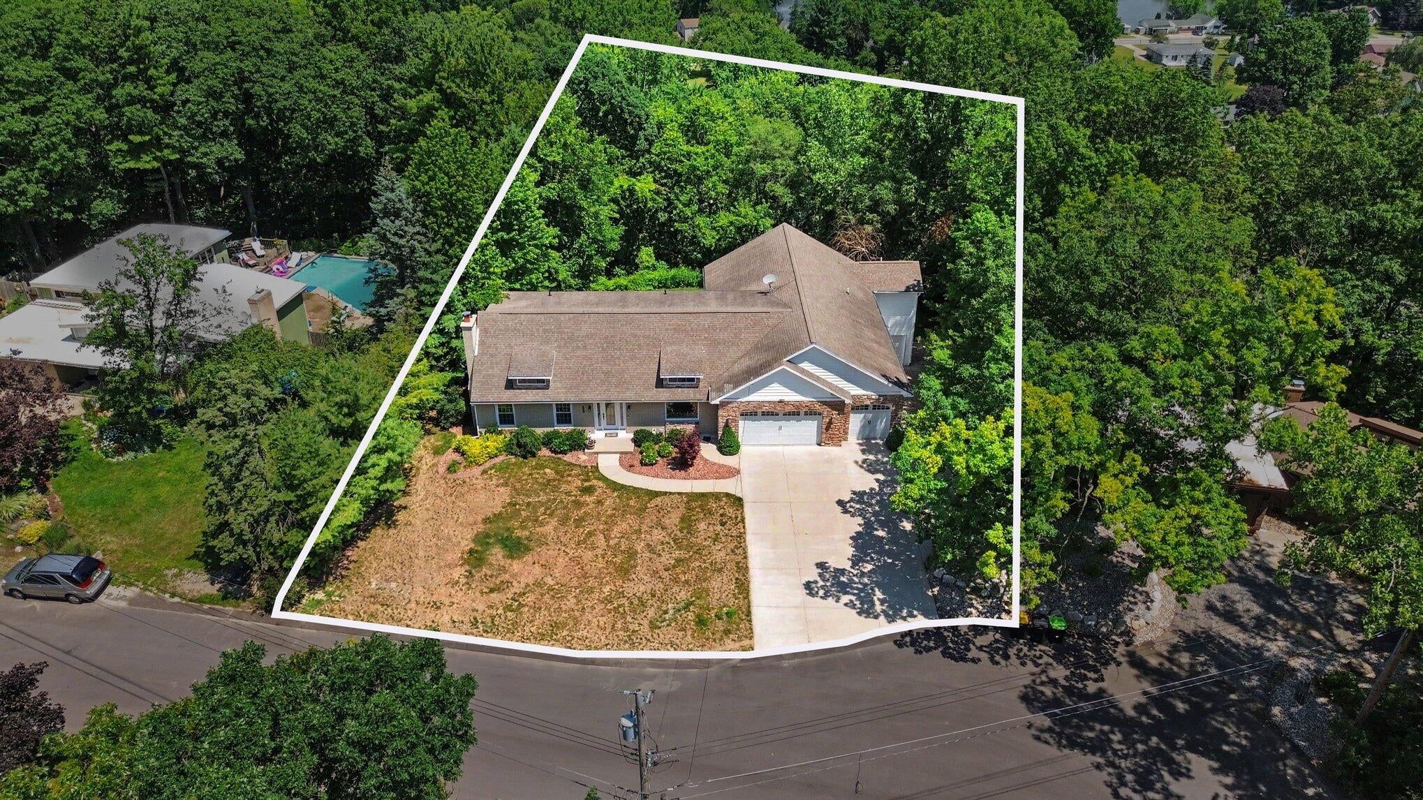 4994 Bluff Drive NE — photo