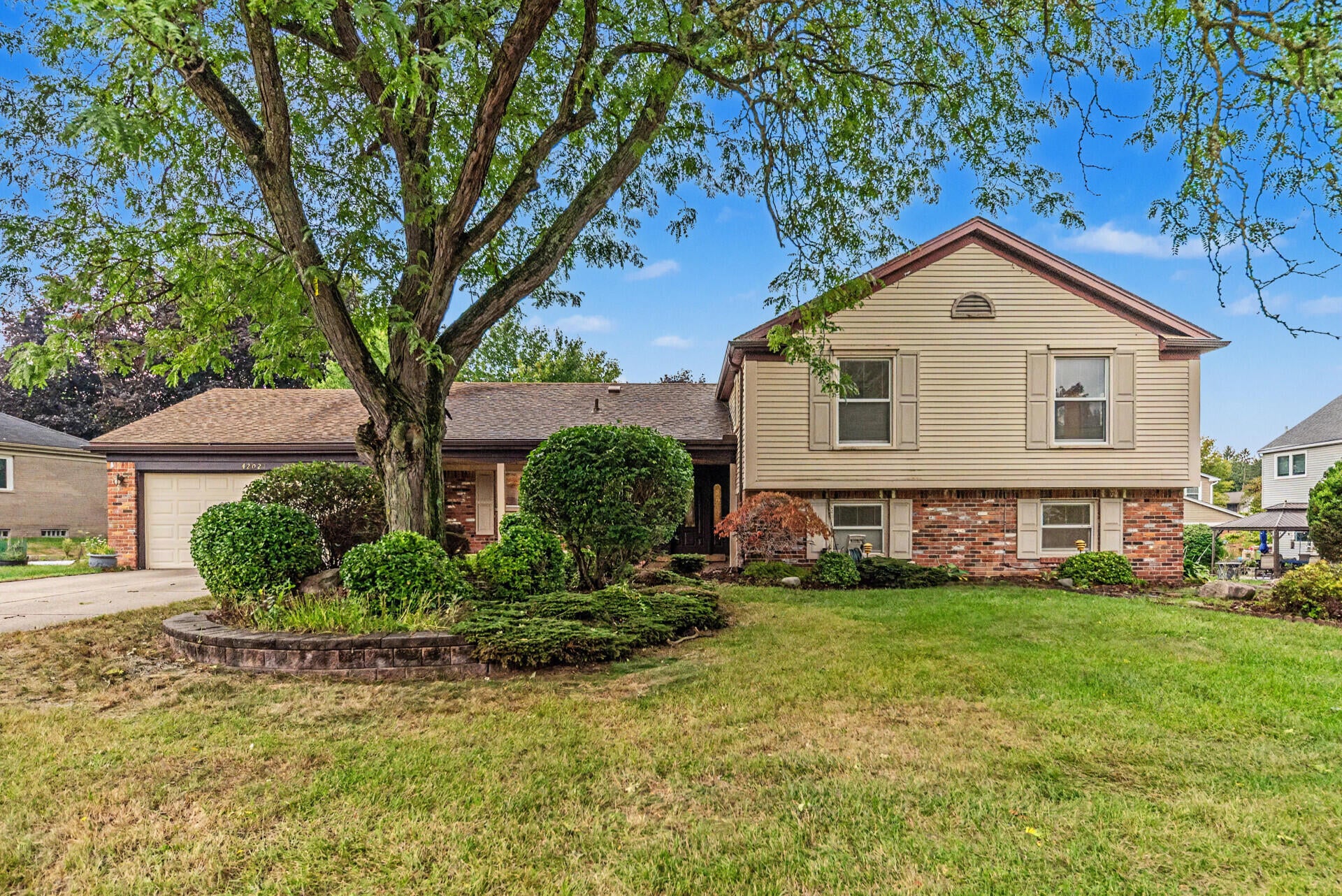 42021 Banbury Court — photo