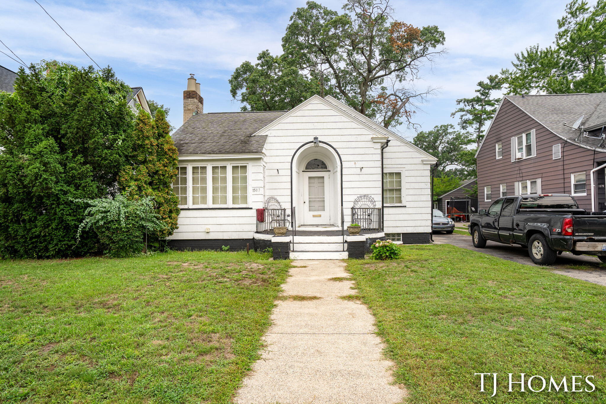 1587 Peck Street — photo