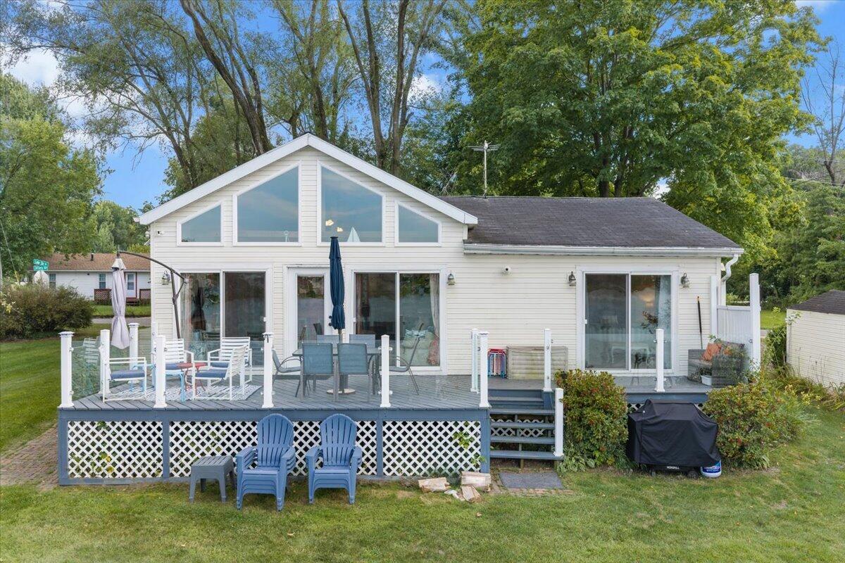 25030 Lakeshore Drive — photo