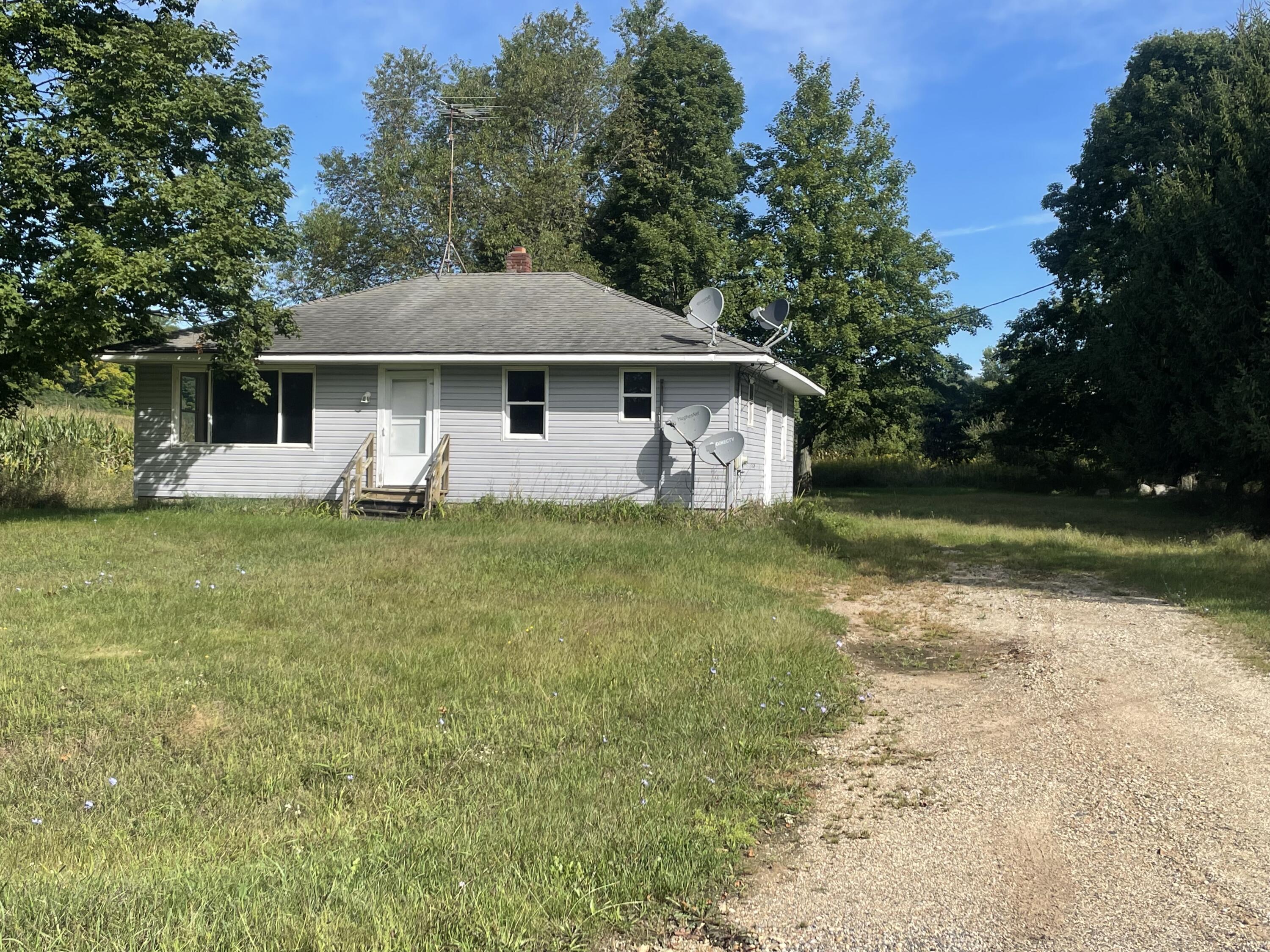 66 W Woodrow Road — photo