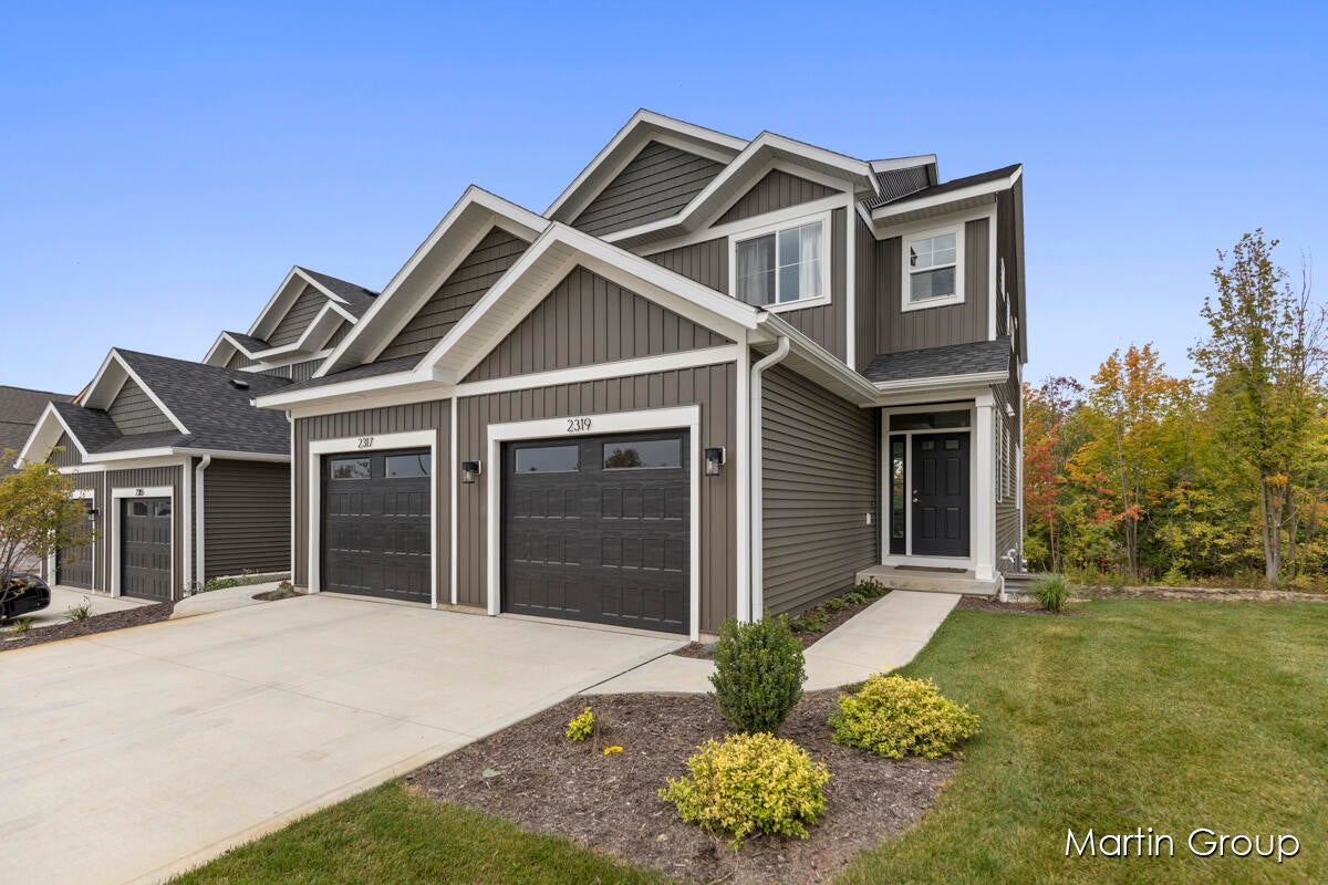 2240 Watertown Way NE — photo