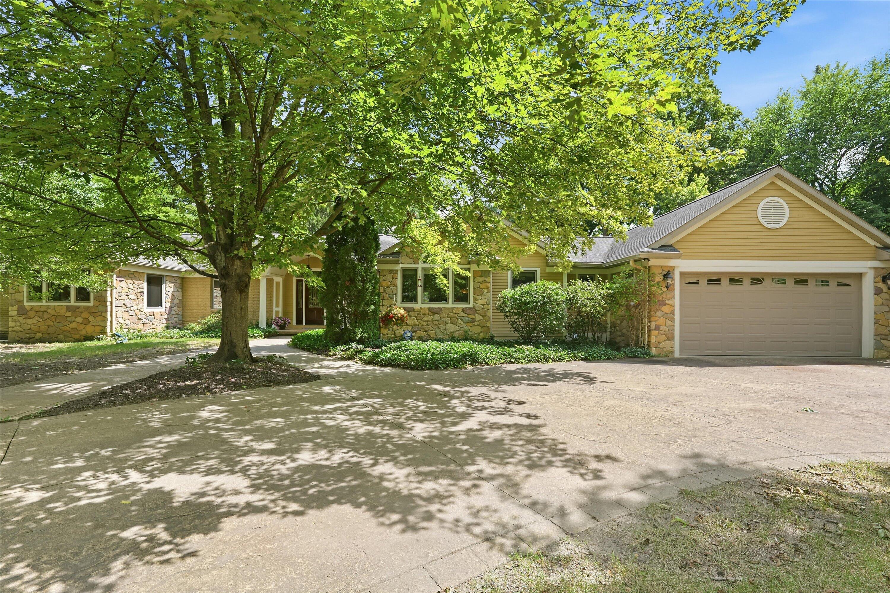 521 Rock Creek Drive — photo