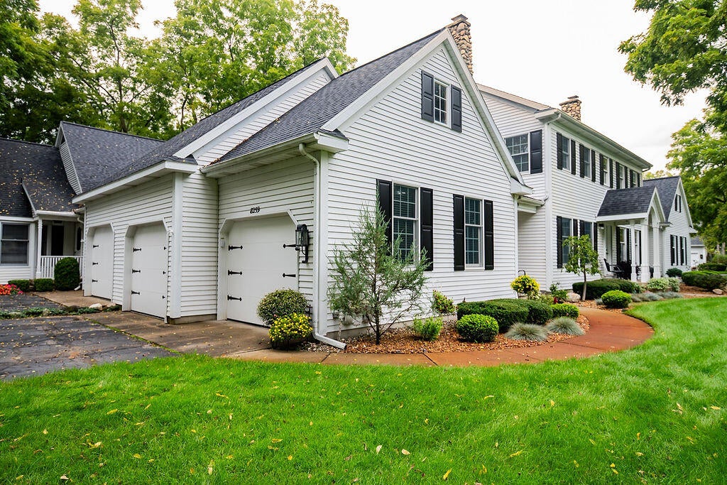 8259 Wallinwood Springs Drive — photo