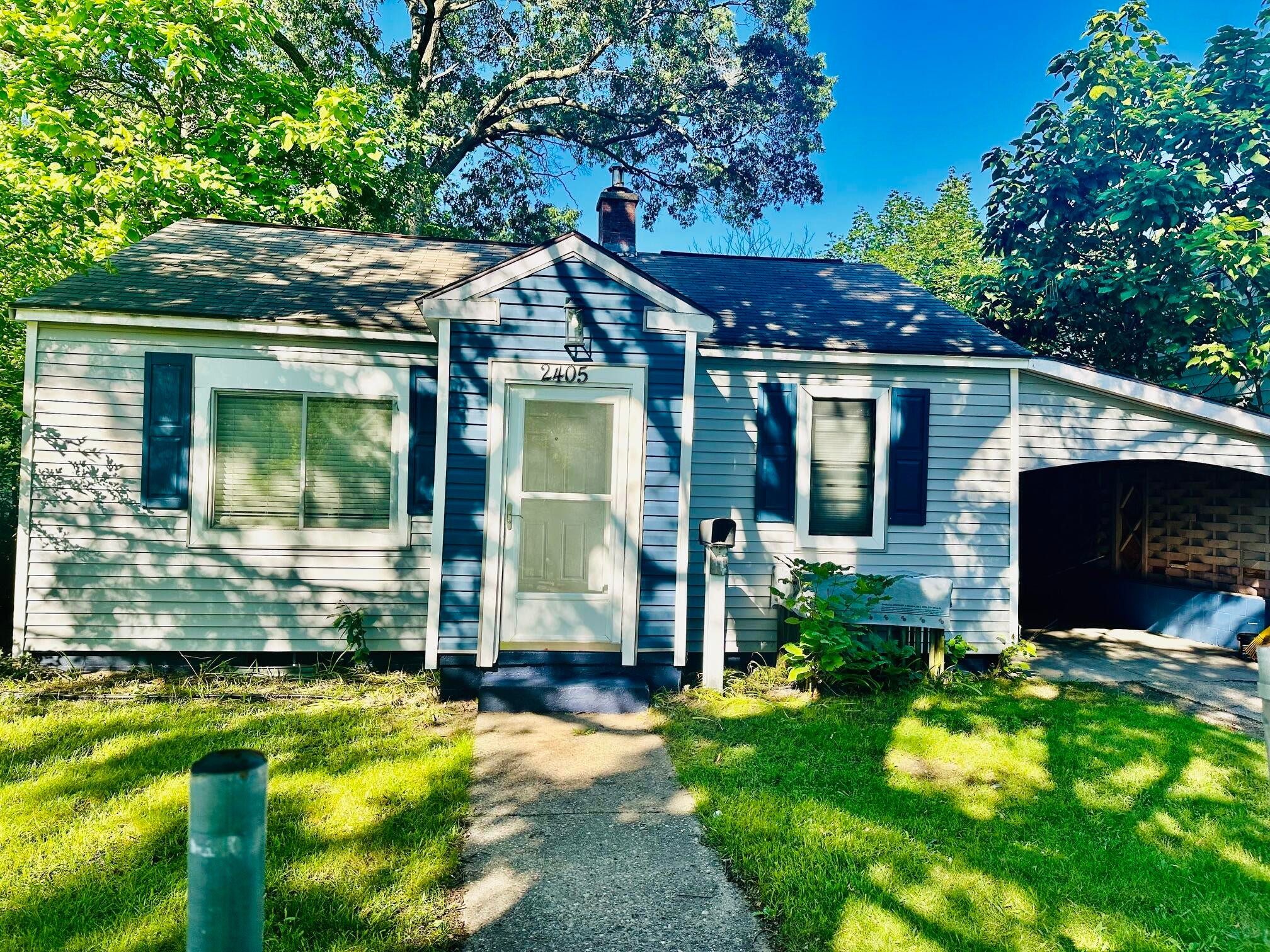 2405 Riordan Street — photo