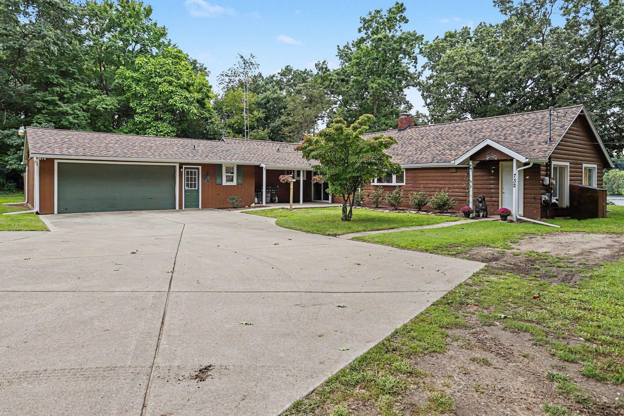 732 Community Drive — photo