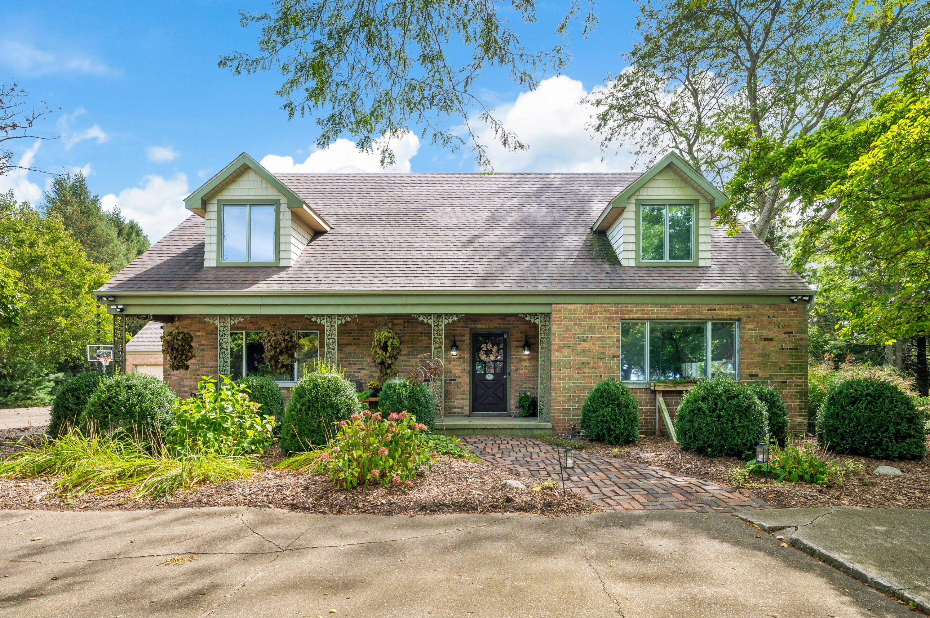 3205 Lakeshore Drive — photo