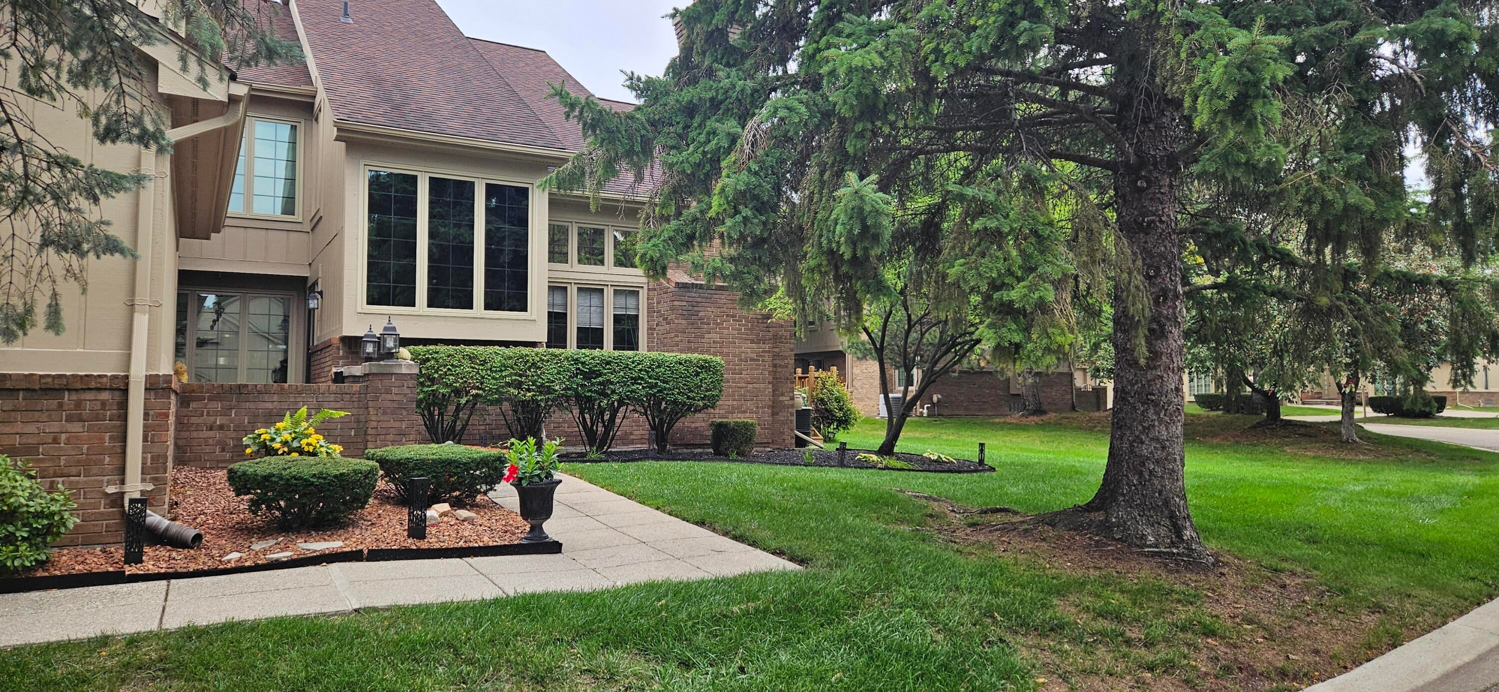 37676 N Laurel Park Drive — photo