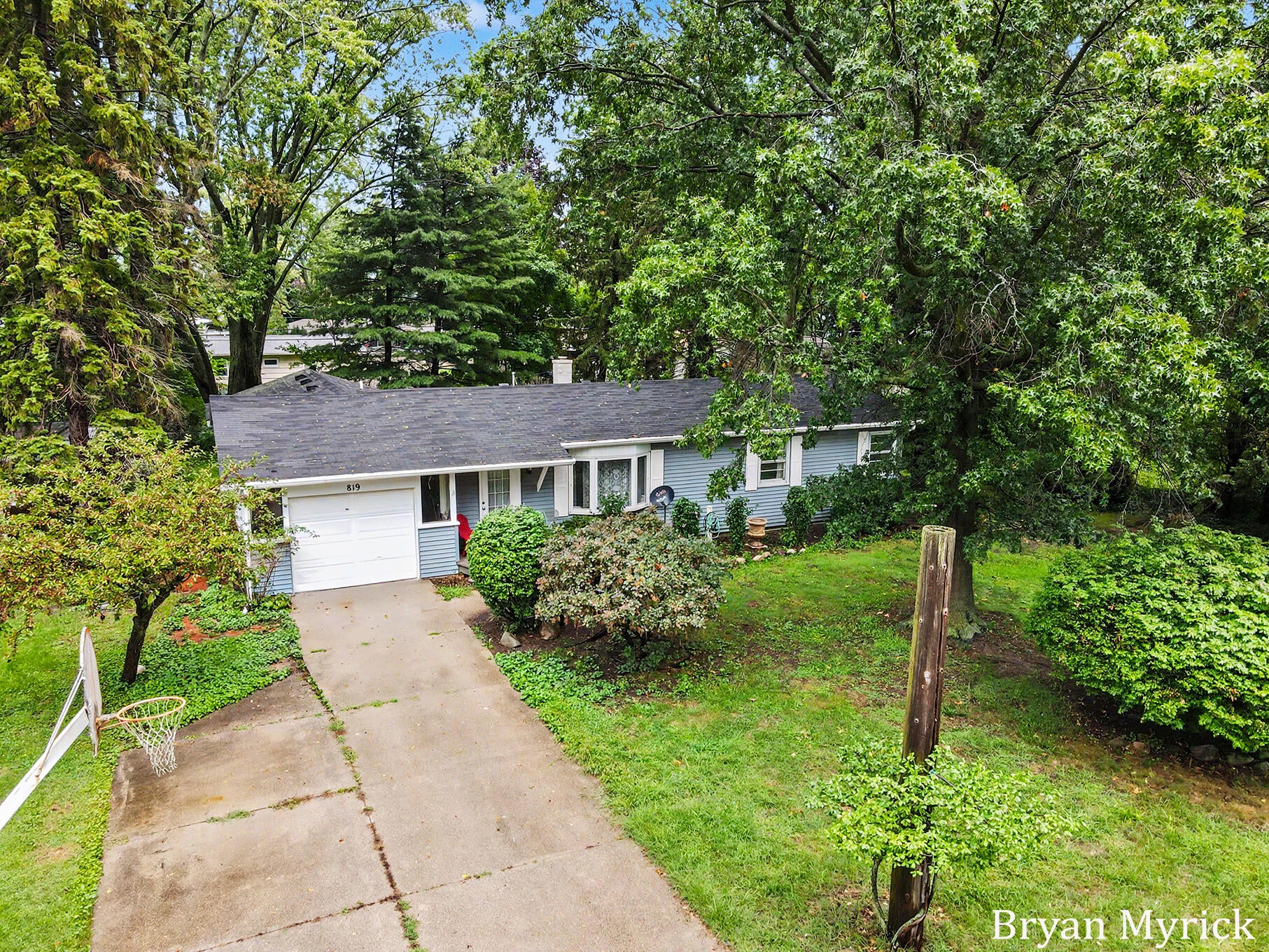 819 W 25th Street — photo