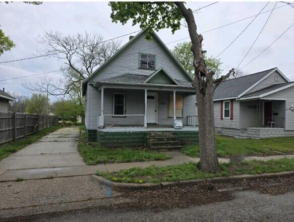 897 Turner Avenue — photo