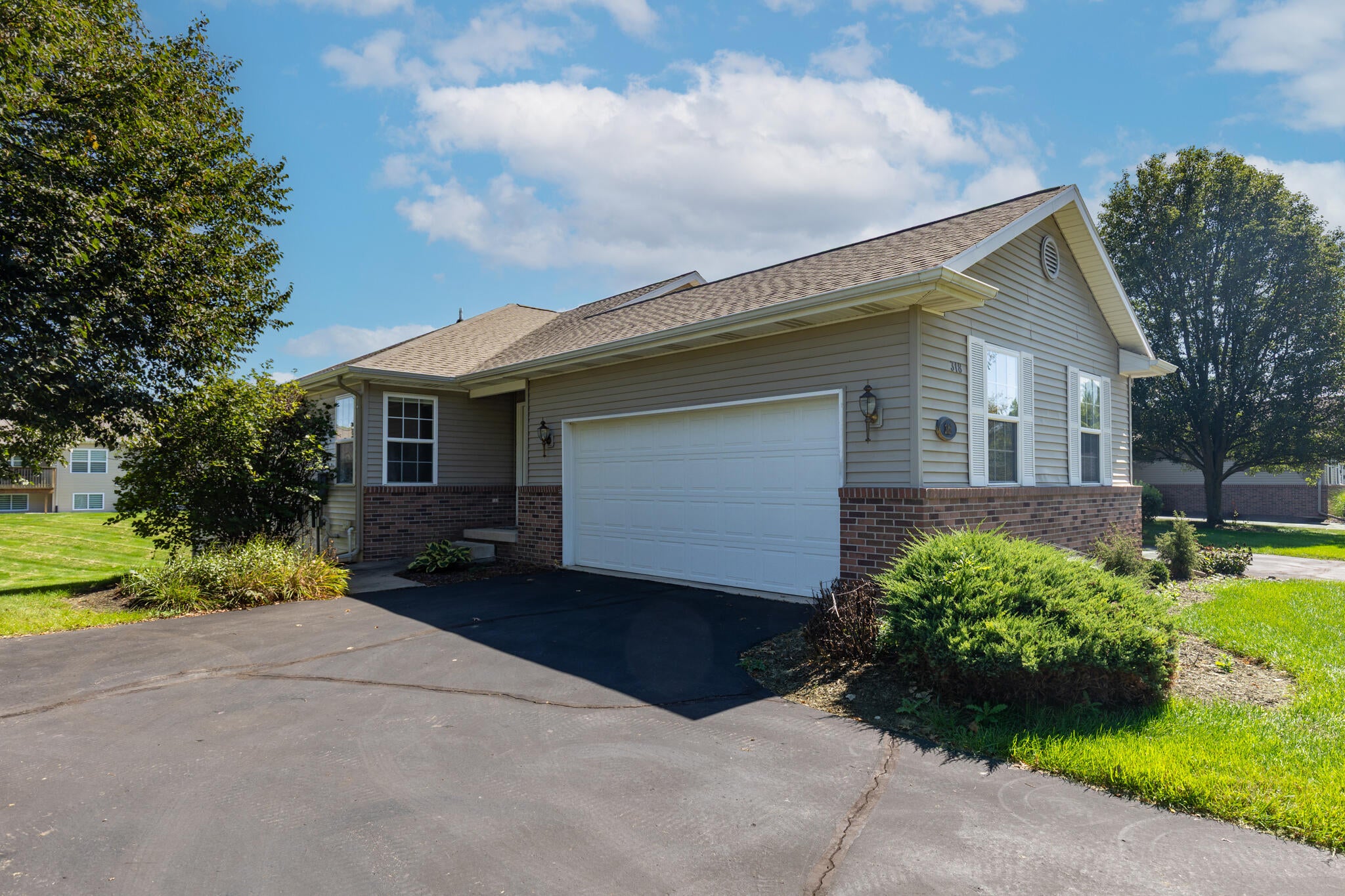 318 Barrington Circle — photo