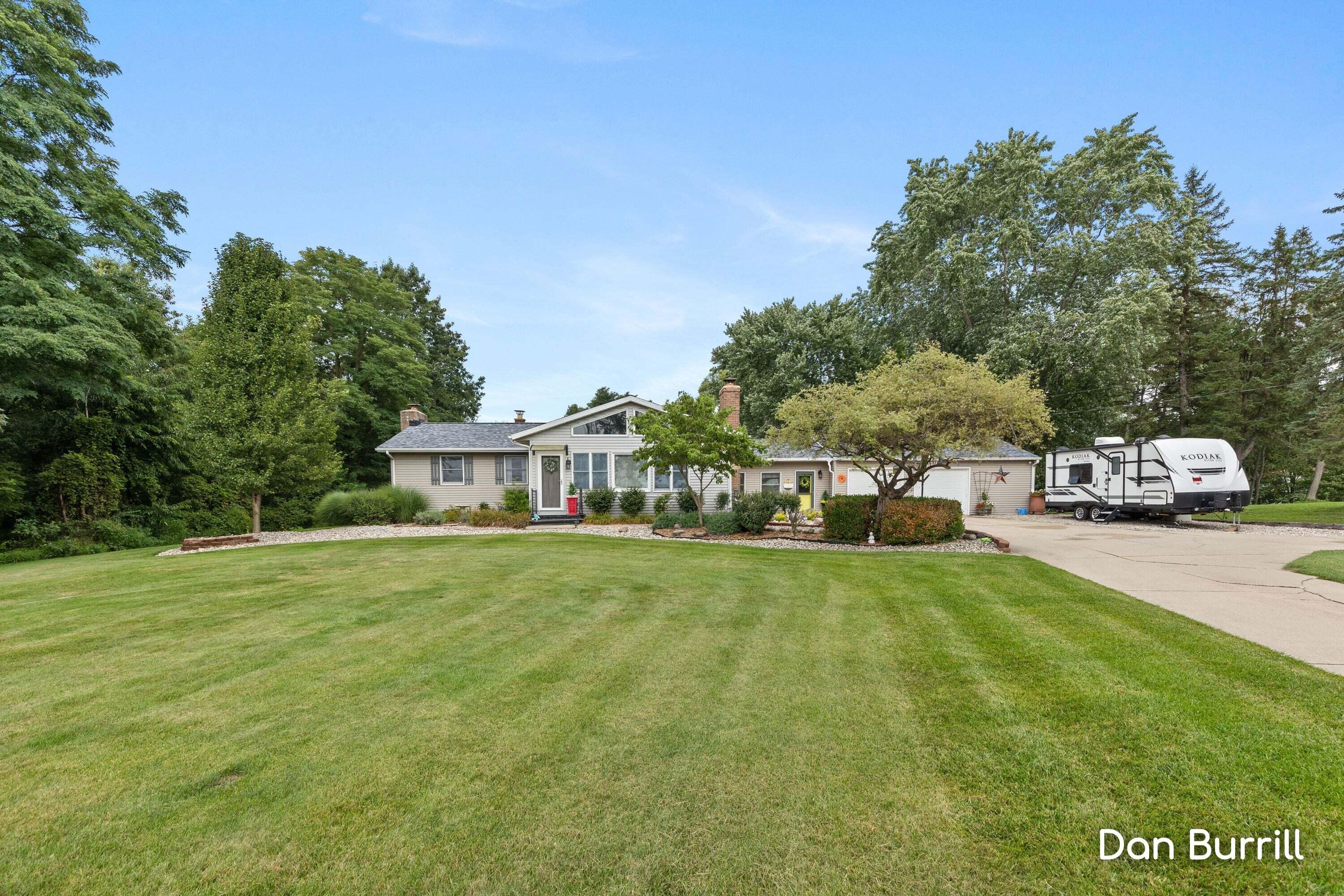 10679 Keystone Drive NE — photo