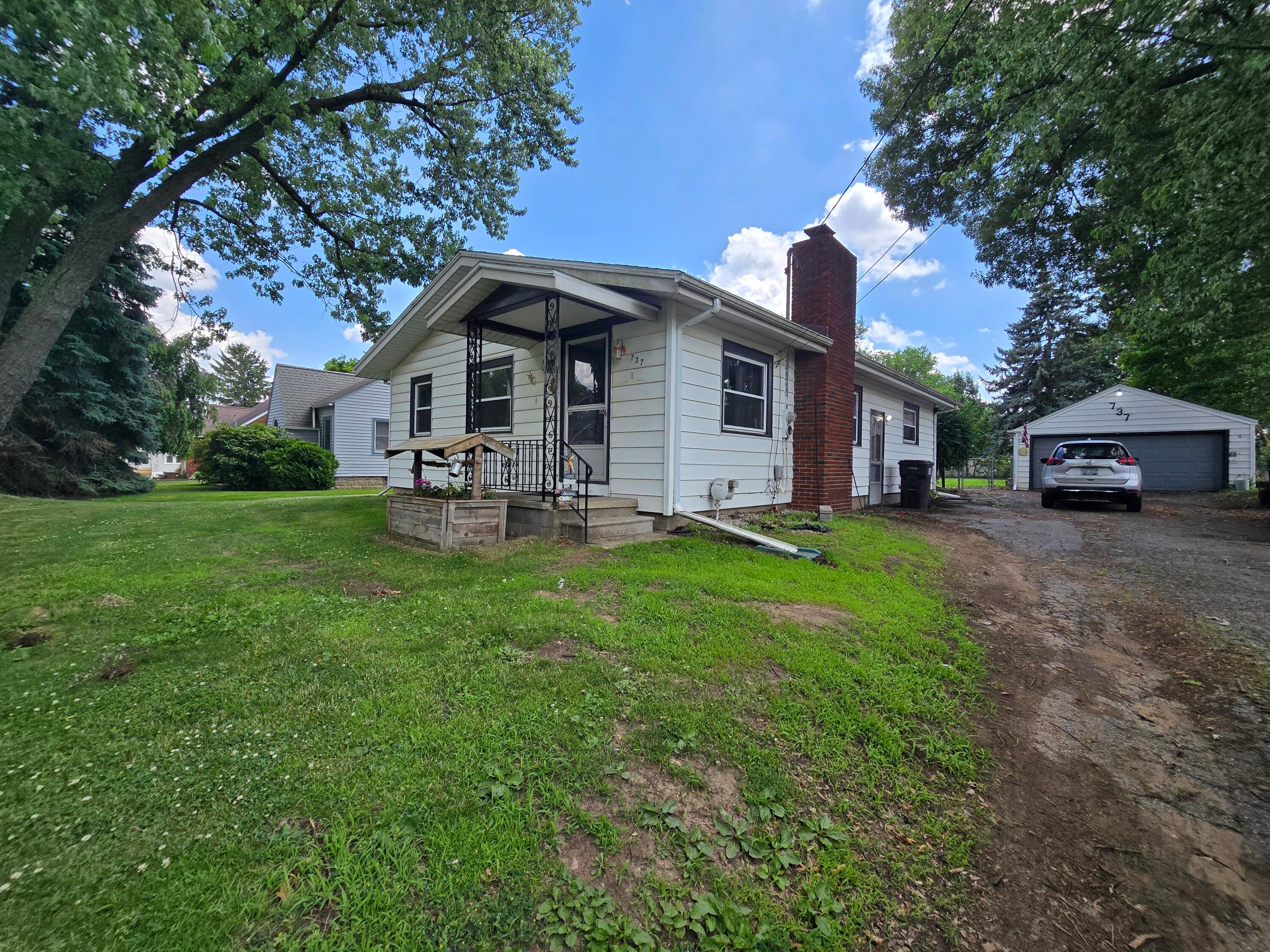 737 Royal Drive — photo
