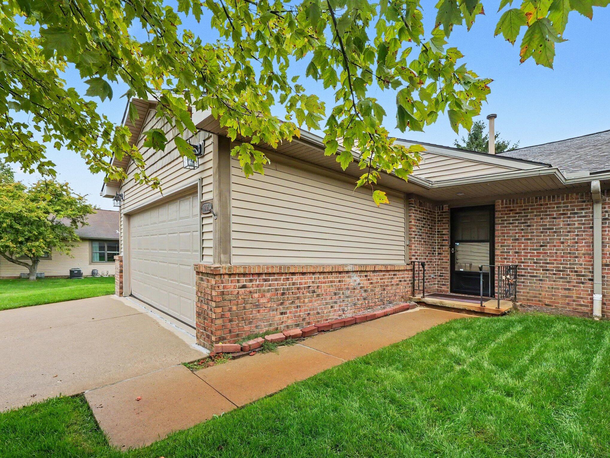 905 Moore Drive — photo