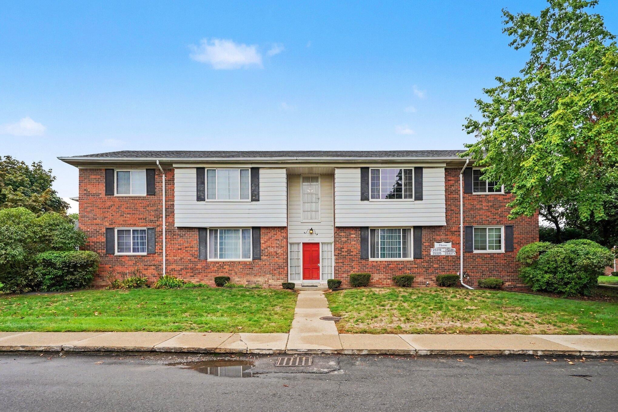25325 Shiawassee Circle — photo
