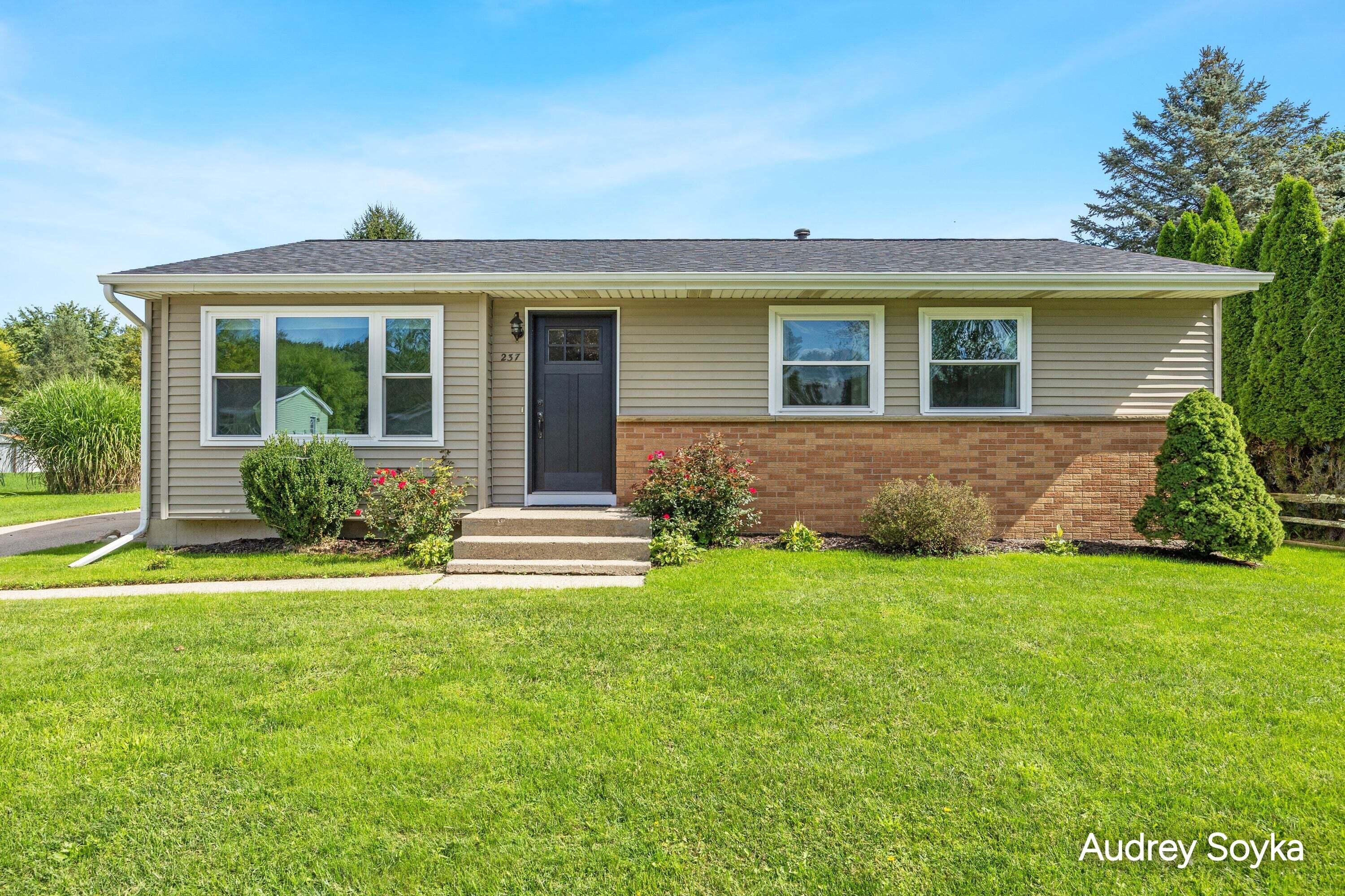 237 Roberta Jayne Drive SE — photo
