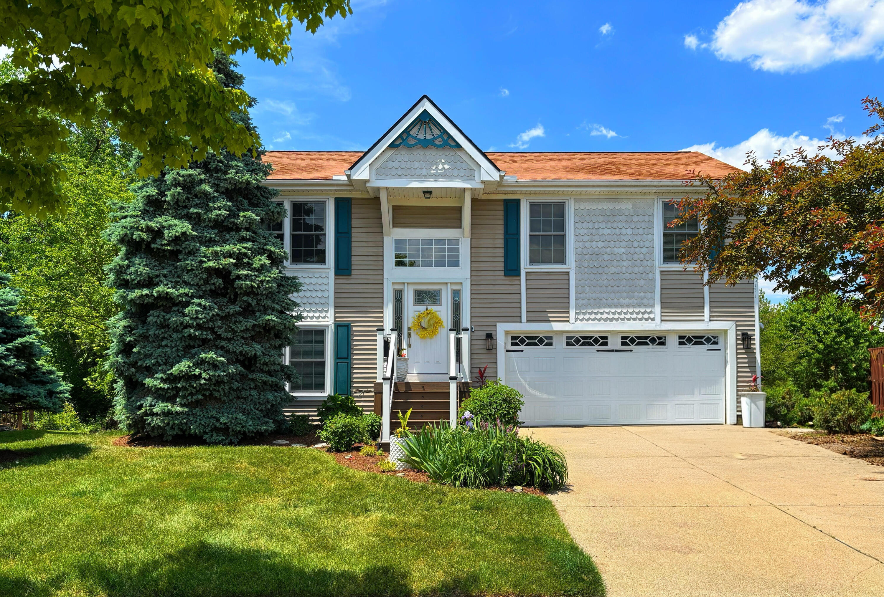 558 Thornhill Court — photo