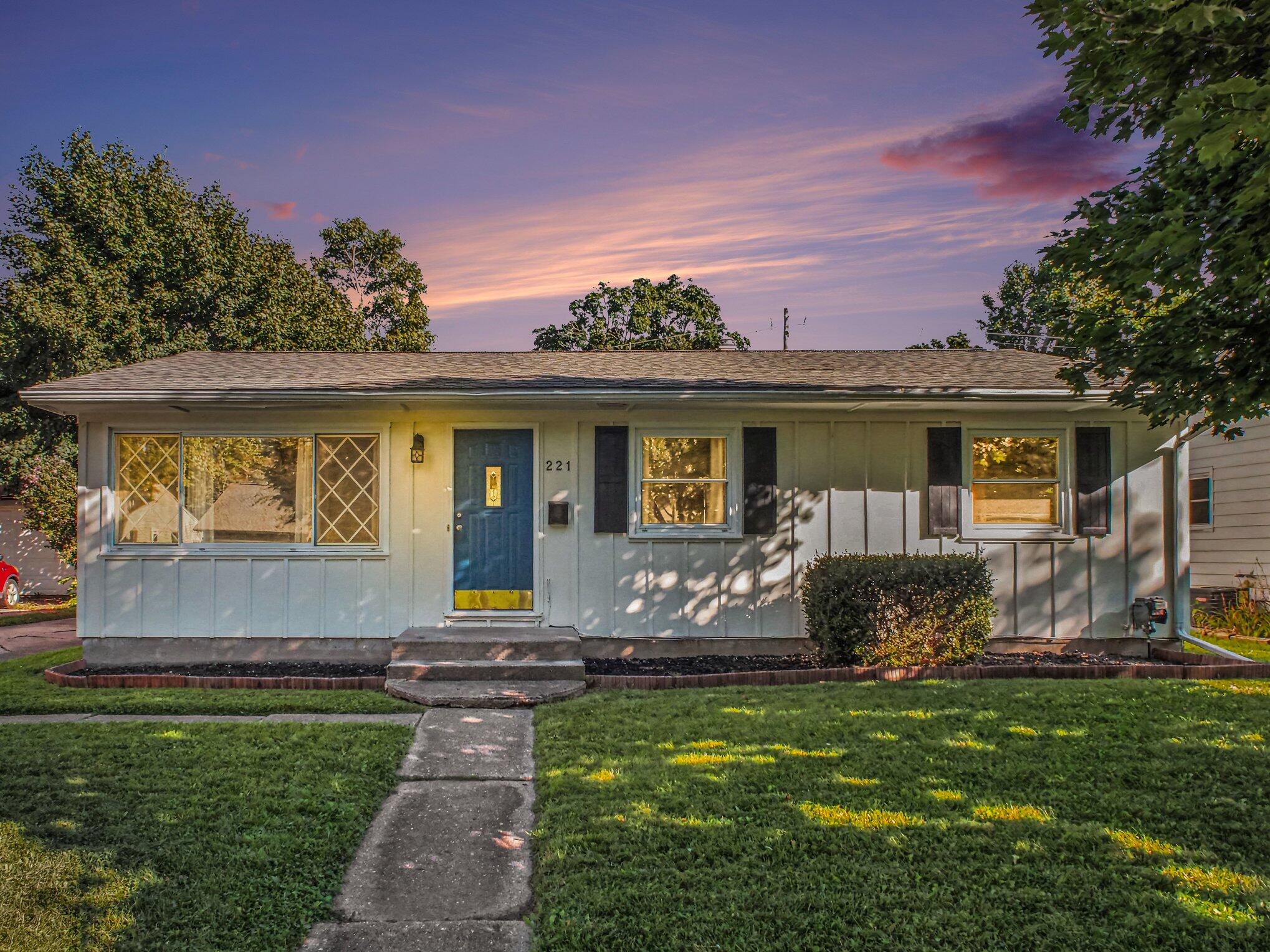 221 Cloverland Drive — photo