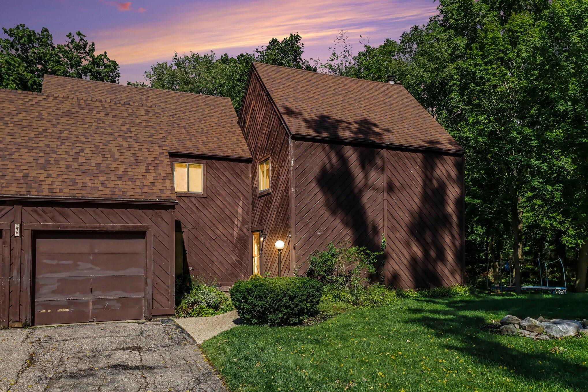 279 B Fairway Court — photo