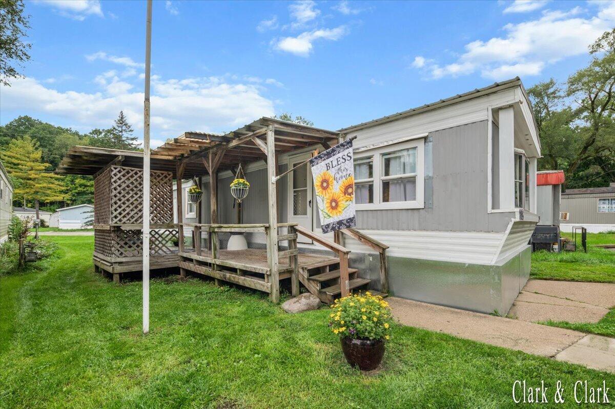 6495 Bodie Street NE — photo