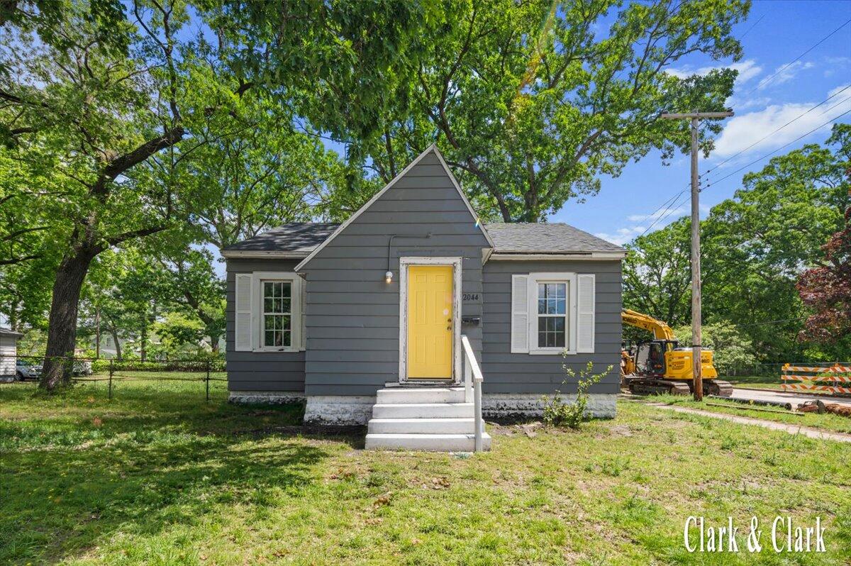 2044 Wood Street — photo