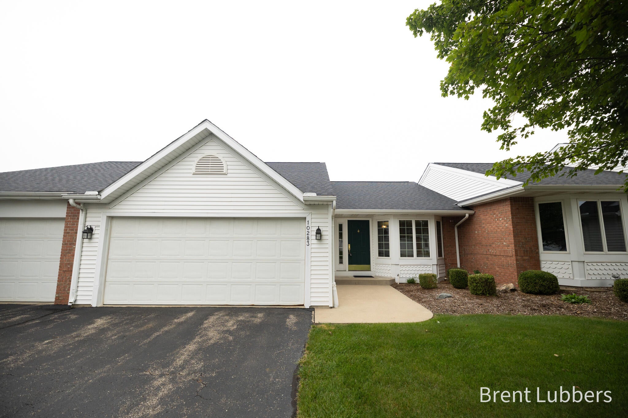 10283 Castlecourt — photo