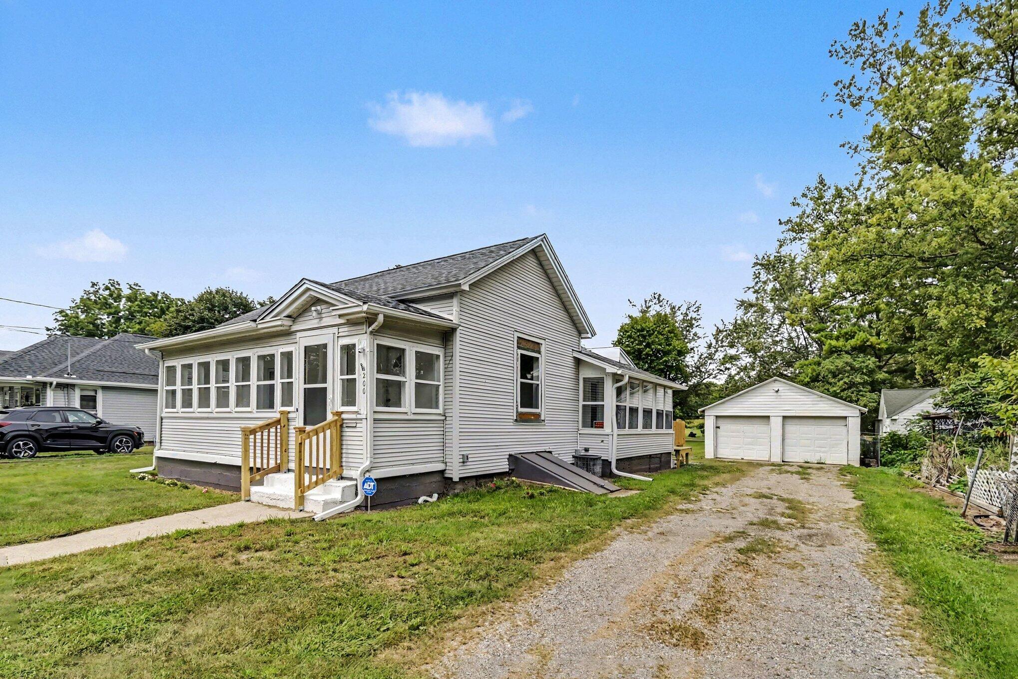 200 E Porter Street — photo