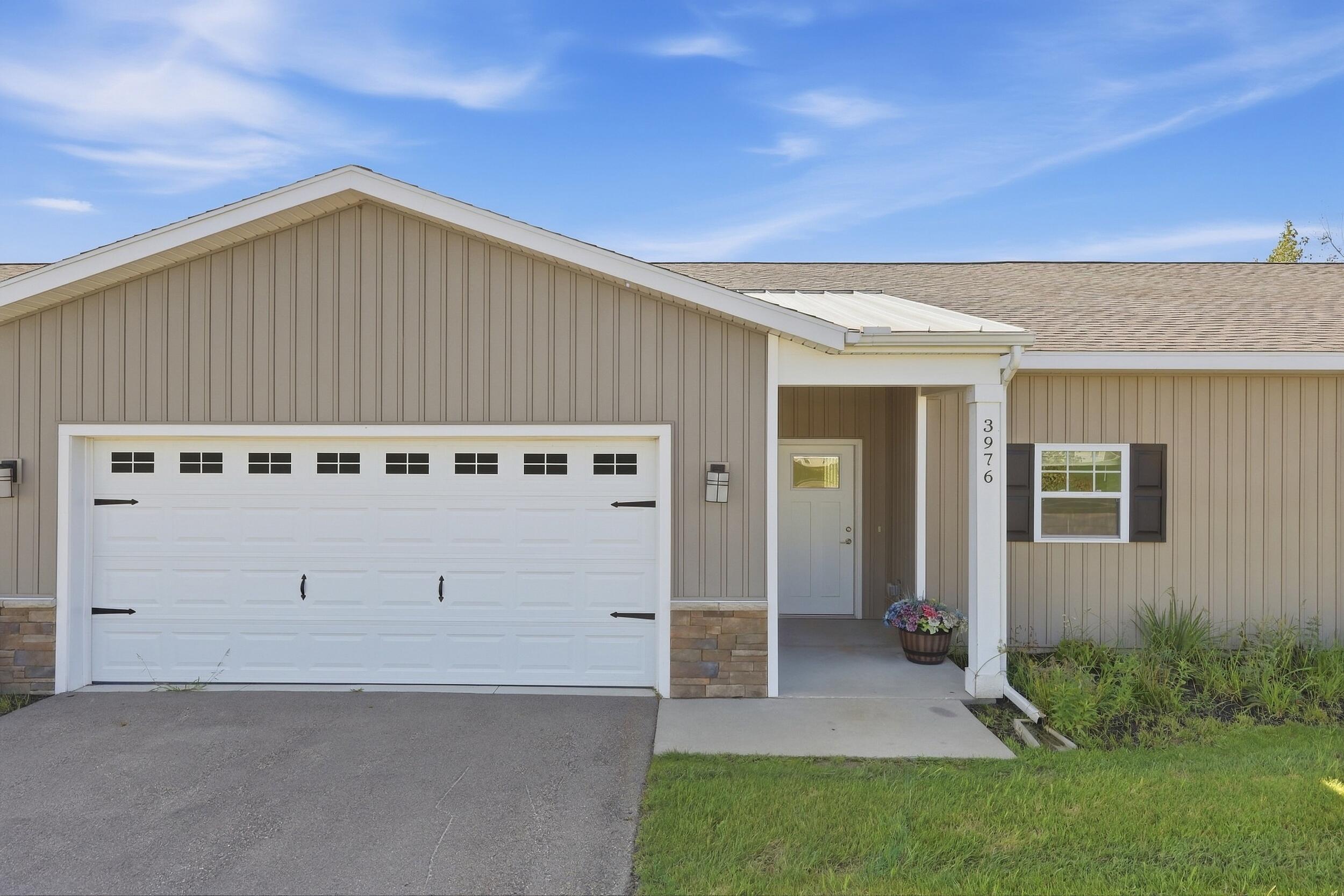 3976 Reserve Drive — photo