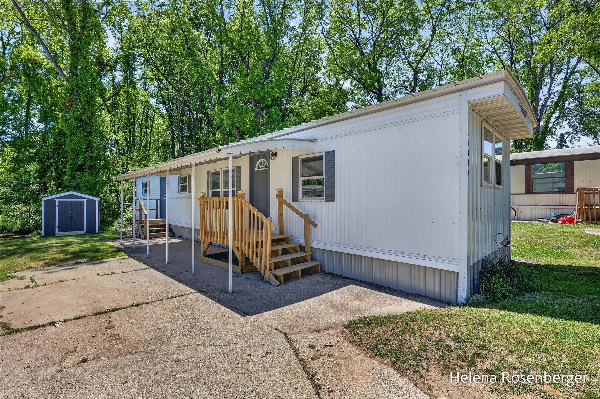 10604 Peachtree Street — photo