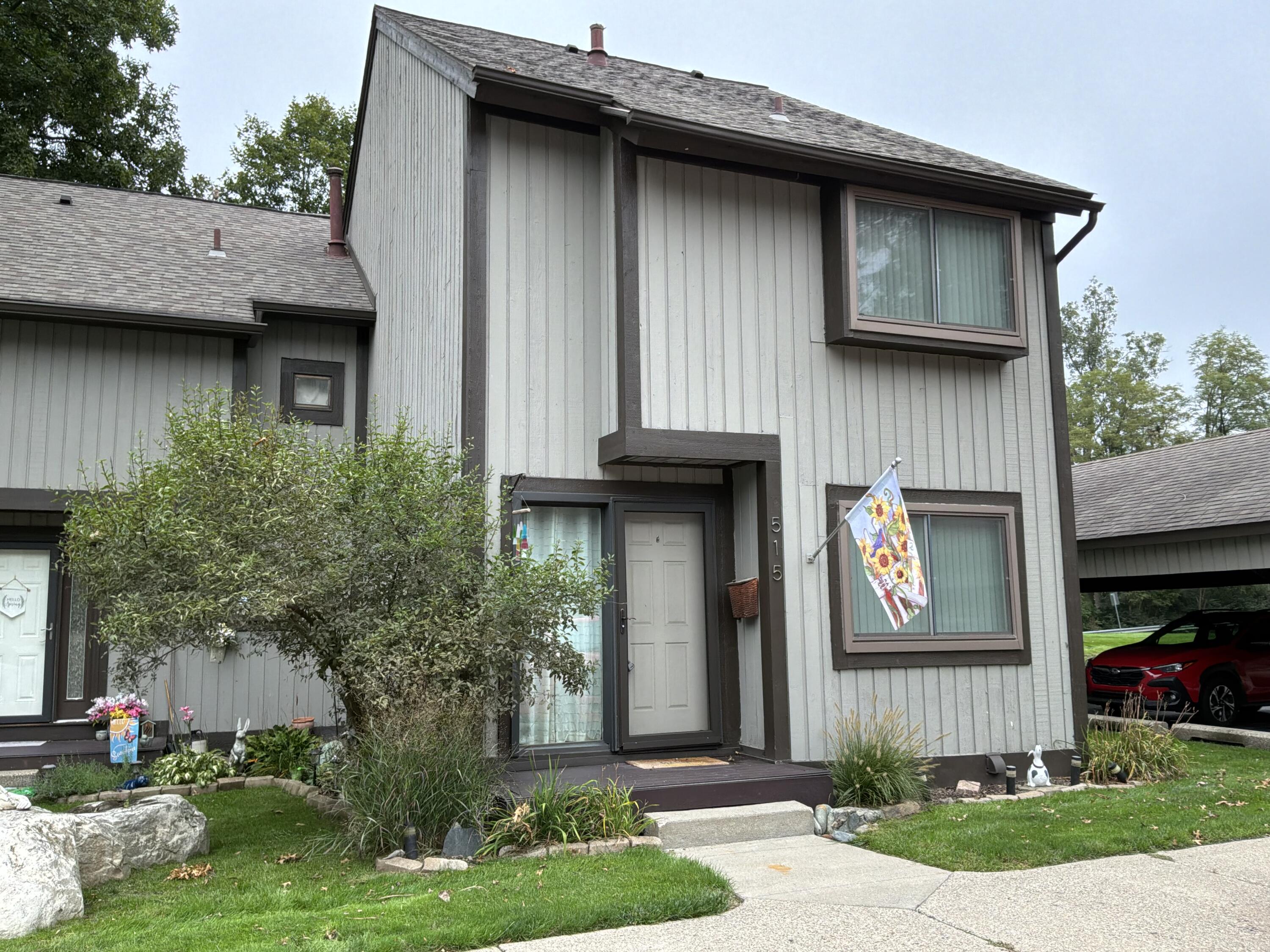515 Victoria Square — photo