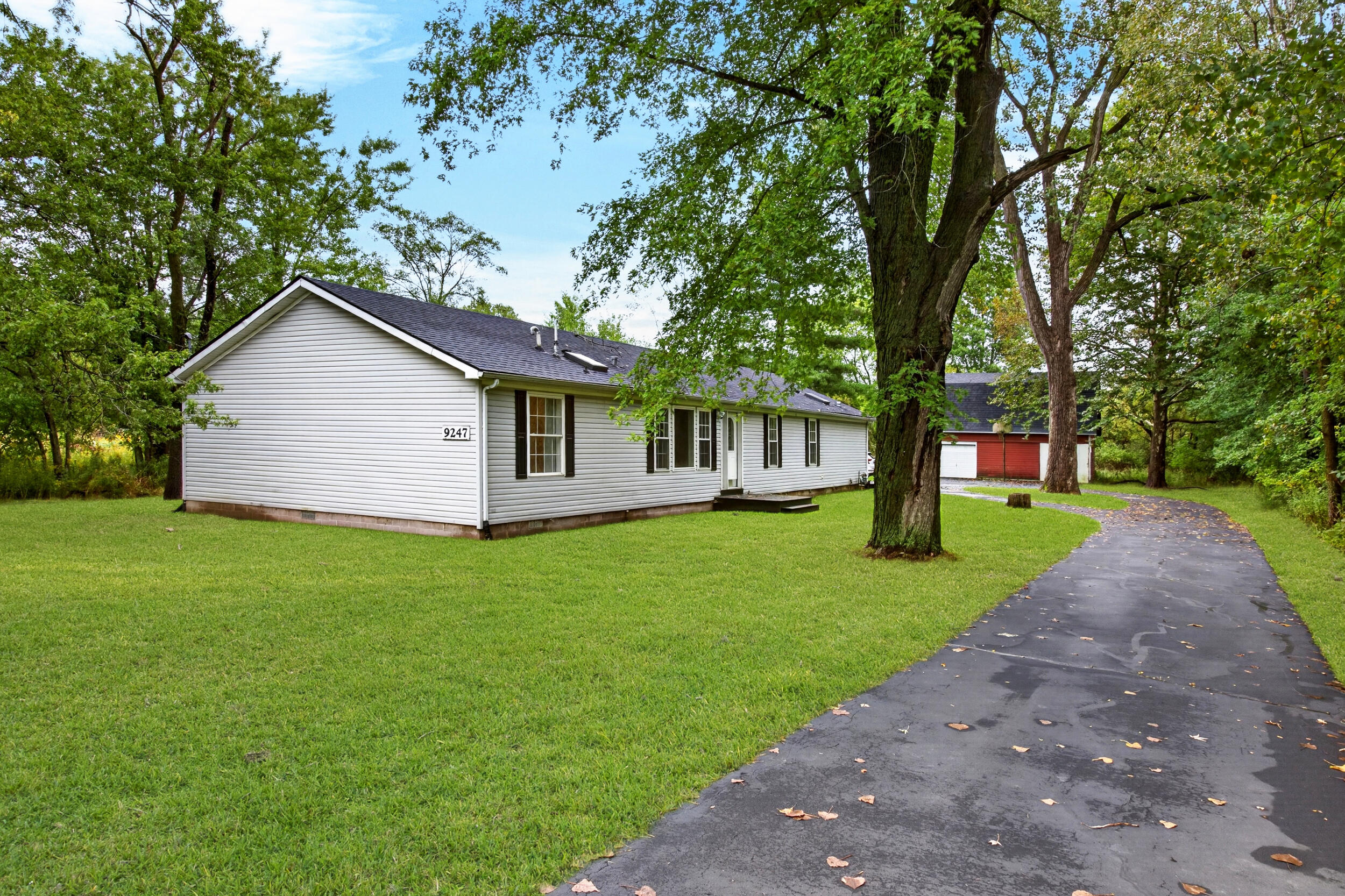 9247 Holden Road — photo
