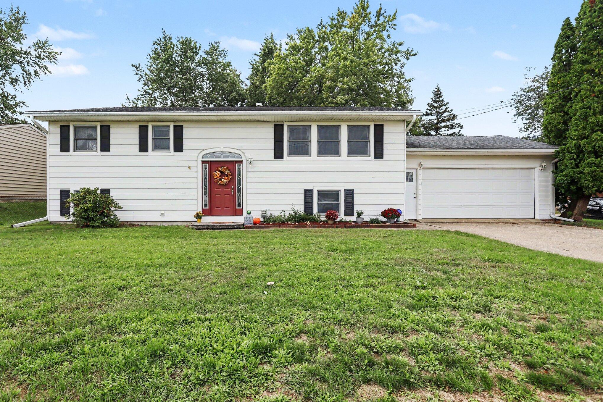 6710 Amberly Street — photo
