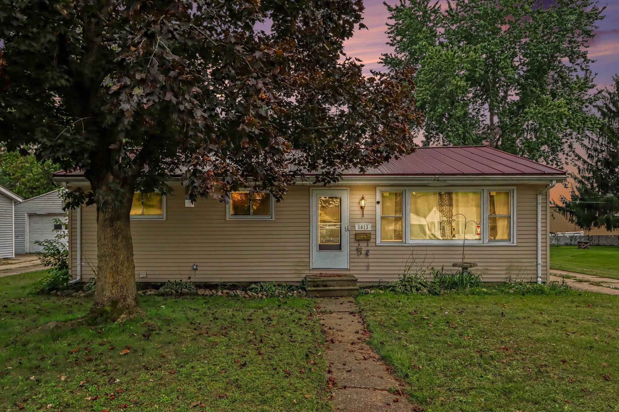 1613 Griffith Street — photo