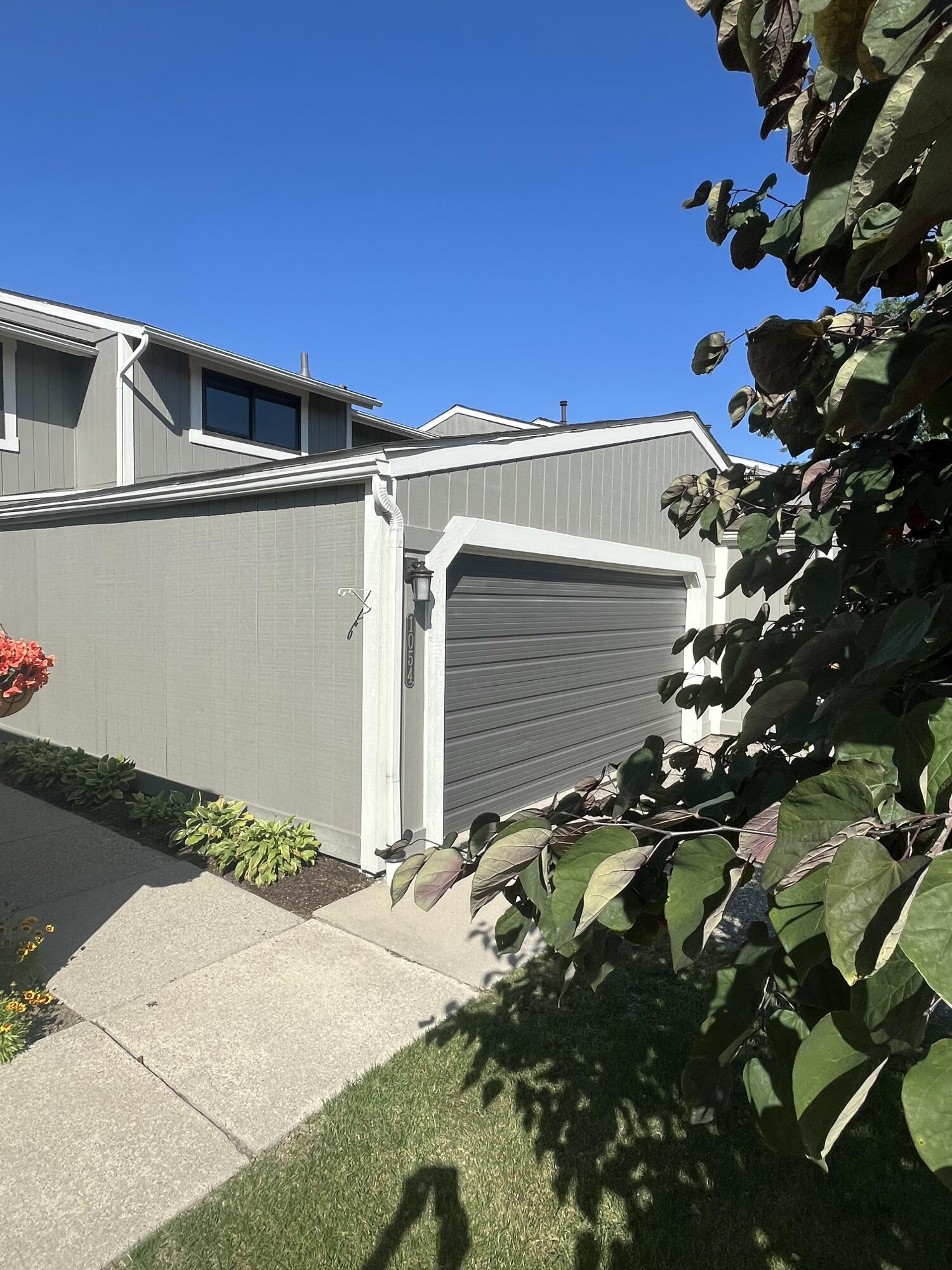 1054 Bristol Court — photo