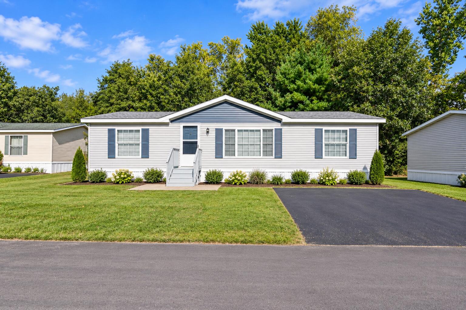 517 E Rainbow Road — photo