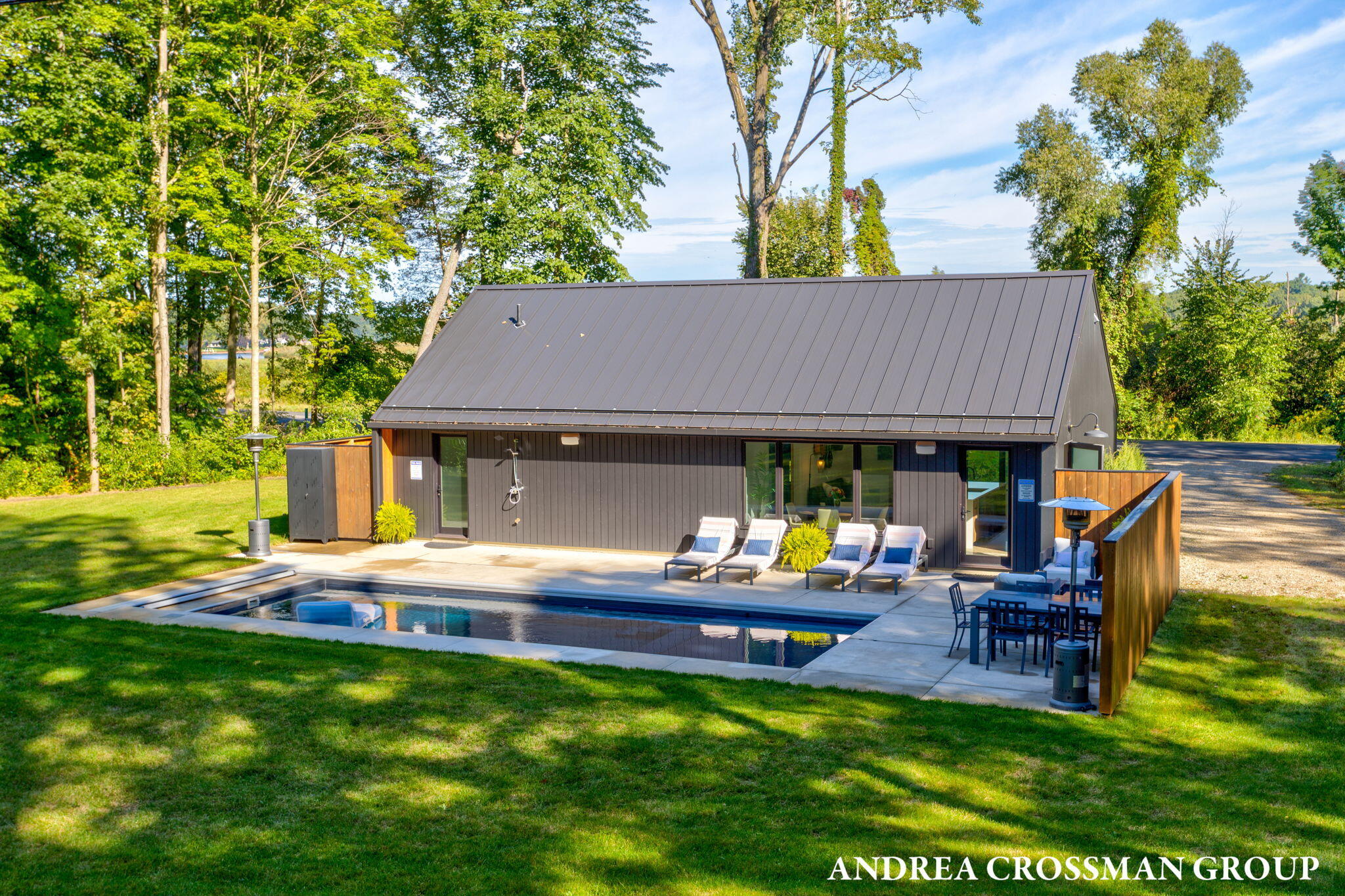 6346 Riverside Road — photo