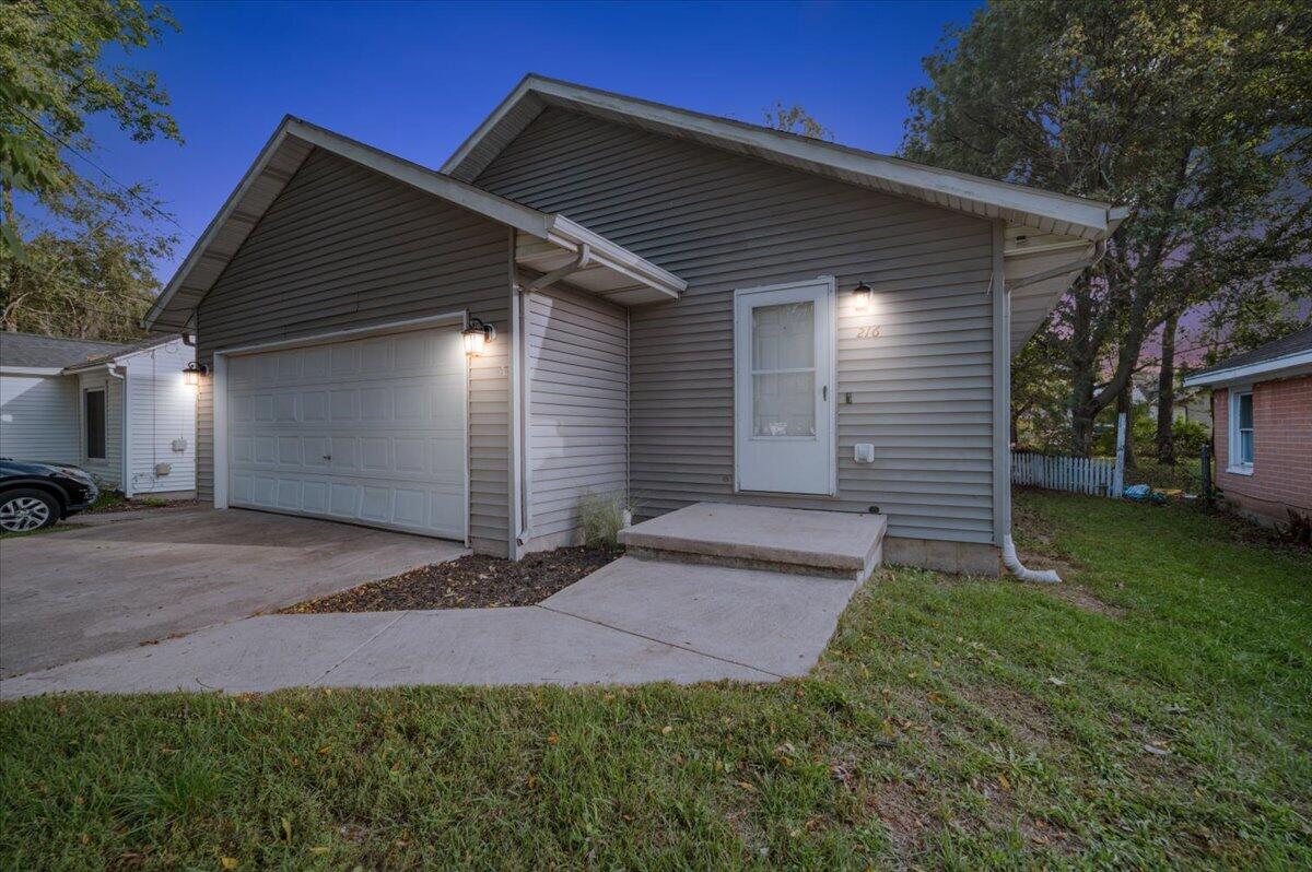 216 Maplelawn Street SE — photo