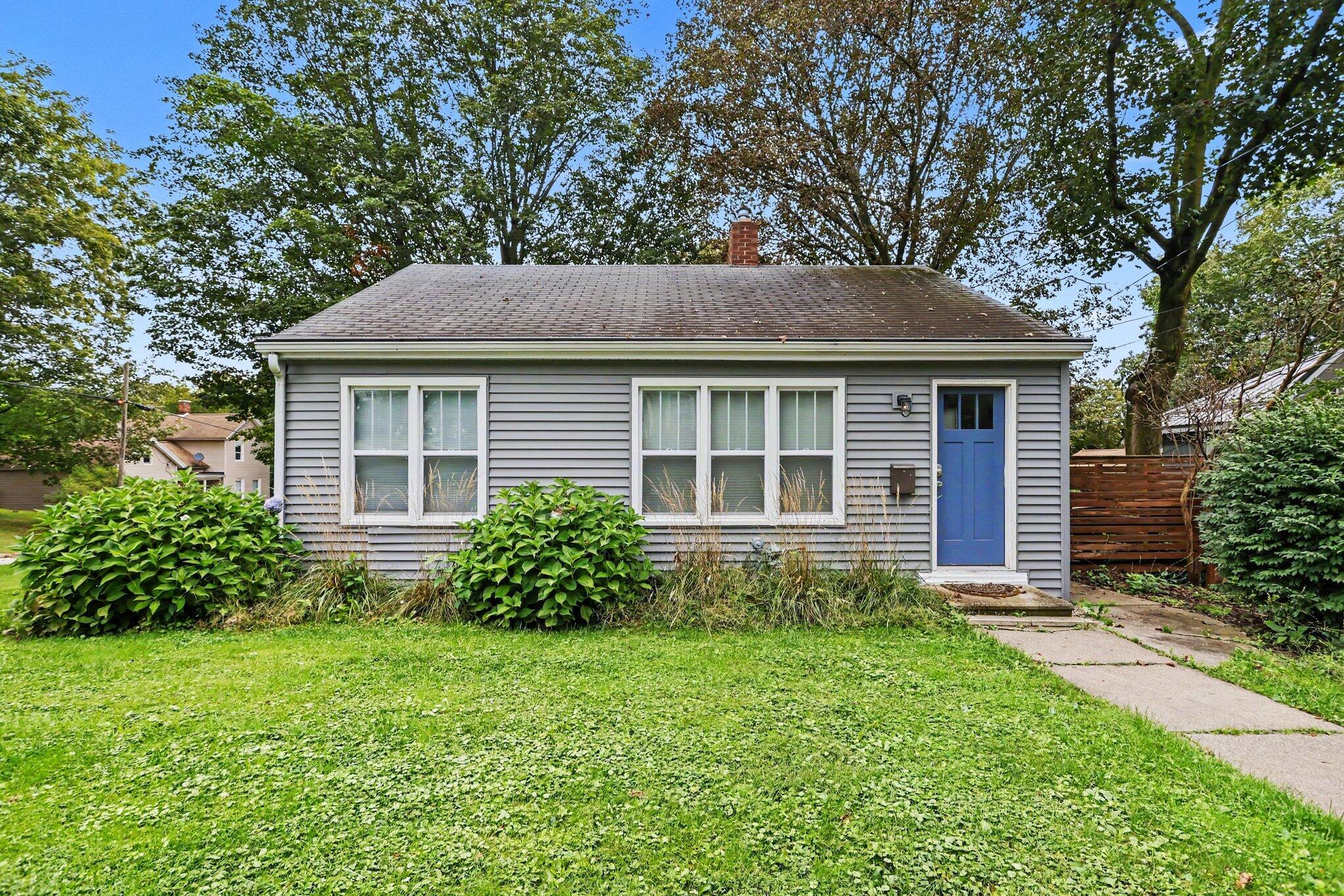 208 N Oak Street — photo